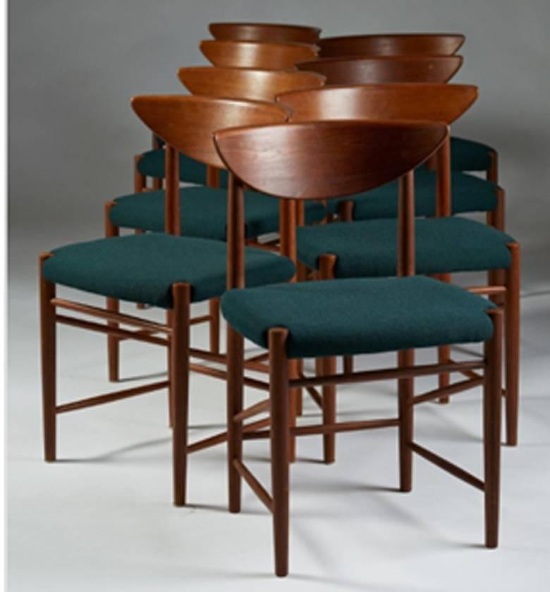 Exceptional Peter Hvidt Dining Chars and Armchairs Set, Rare First Edition In Excellent Condition For Sale In Paris, FR