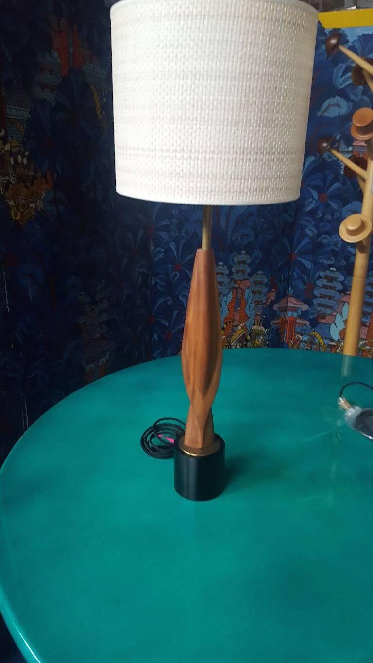 Beautiful pair of teak and brass sculpture table lamps, black wood bases circa 1960. Hat in white cloth.