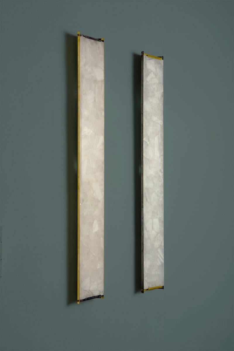 Pair of wall sconces completely handmade the lamps are formally and dimensionally identical, the only difference is that the materials of the structure have been inverted:
one has the brass case and the supports of white quartzite, in natural black