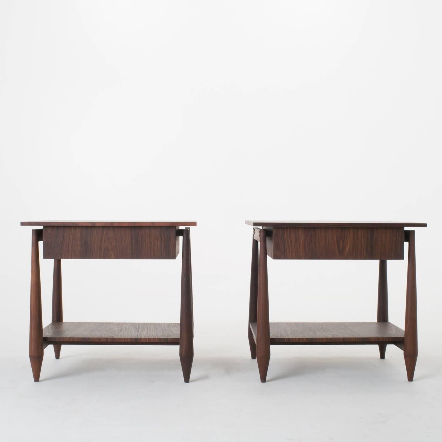 Pair of Brazilian Rosewood Nightstands with Sculptural Legs and Floating Drawer In Good Condition For Sale In Los Angeles, CA