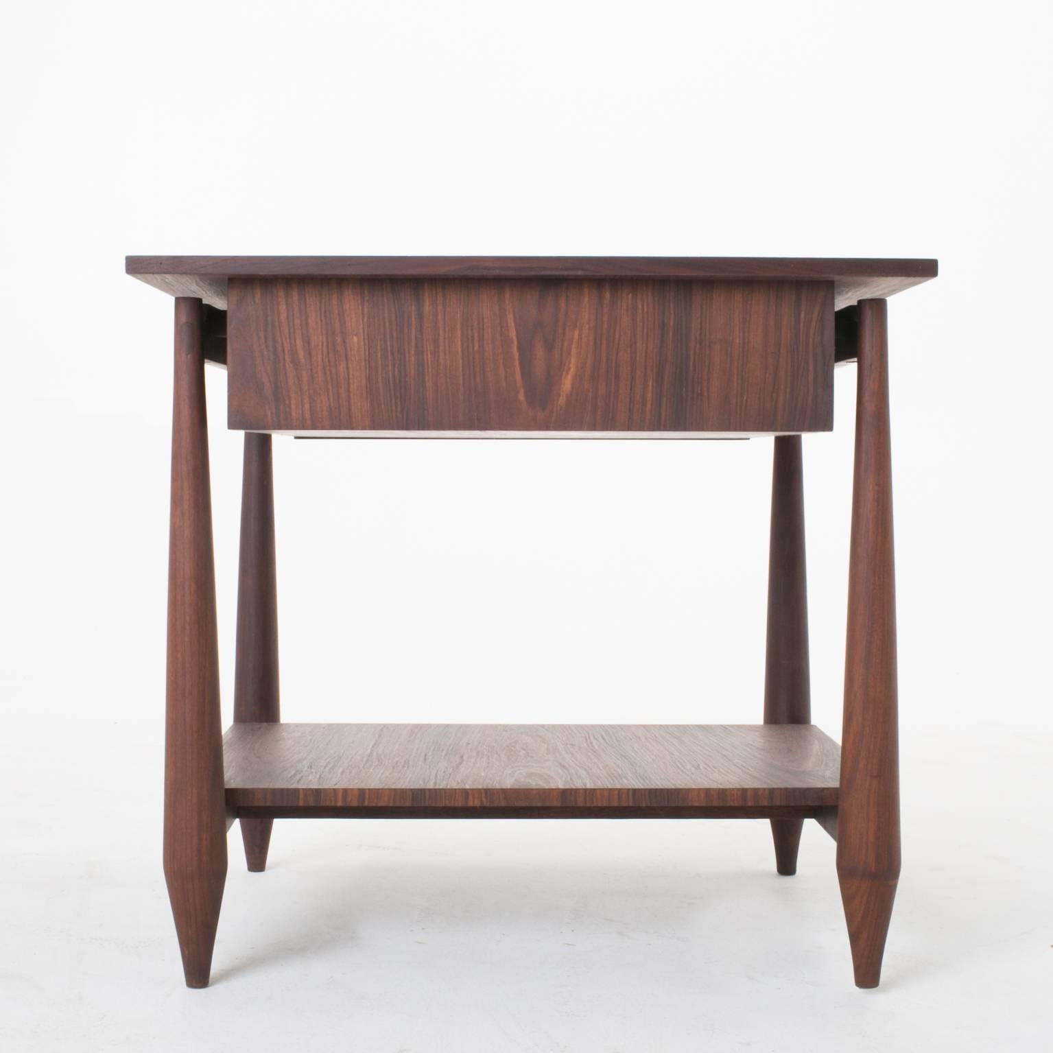 Mid-20th Century Pair of Brazilian Rosewood Nightstands with Sculptural Legs and Floating Drawer For Sale