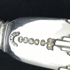 Paire de cuillères victoriennes en argent dans une boîte Angleterre:: vers 1870