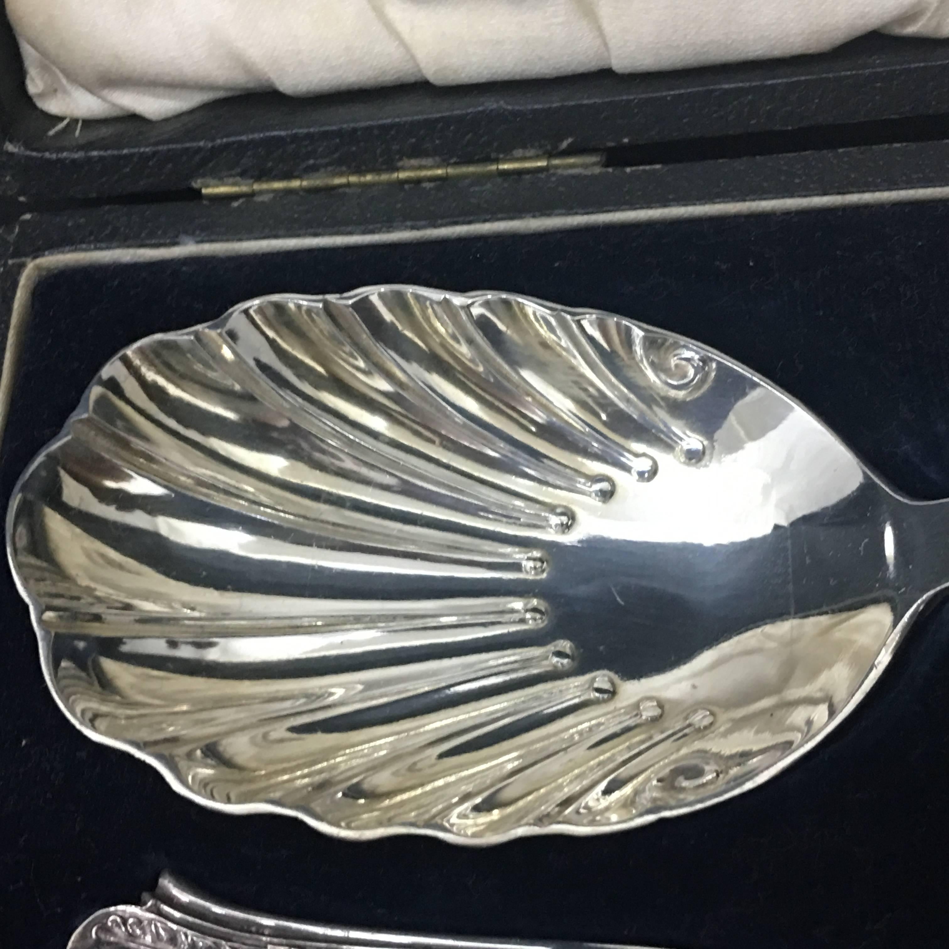 Pair of Victorian Silver Plate Spoons in a Box England, circa 1870 2