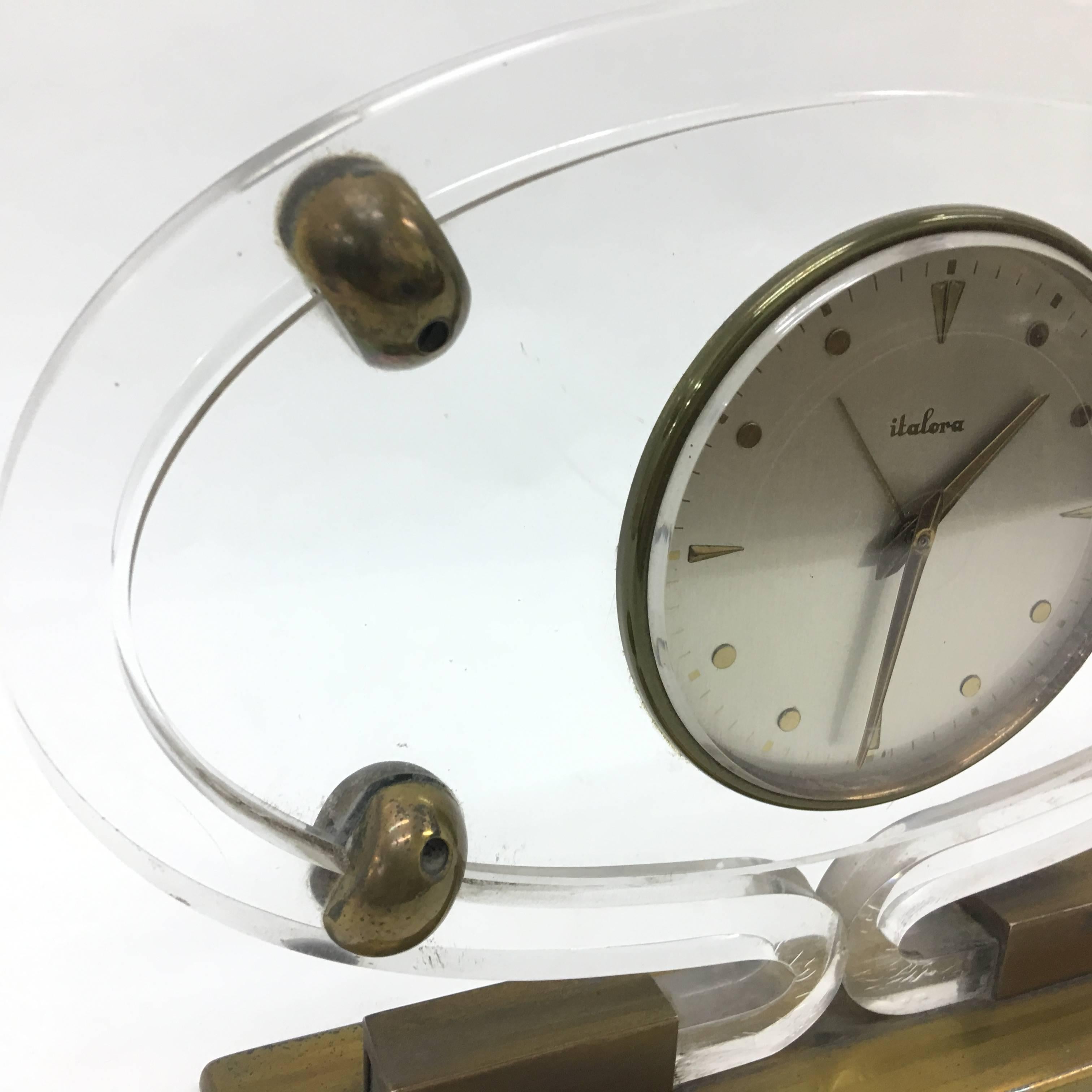 Stylish brass and plexiglass table clock made in Italy in 1950s by Italora, good conditions overall.