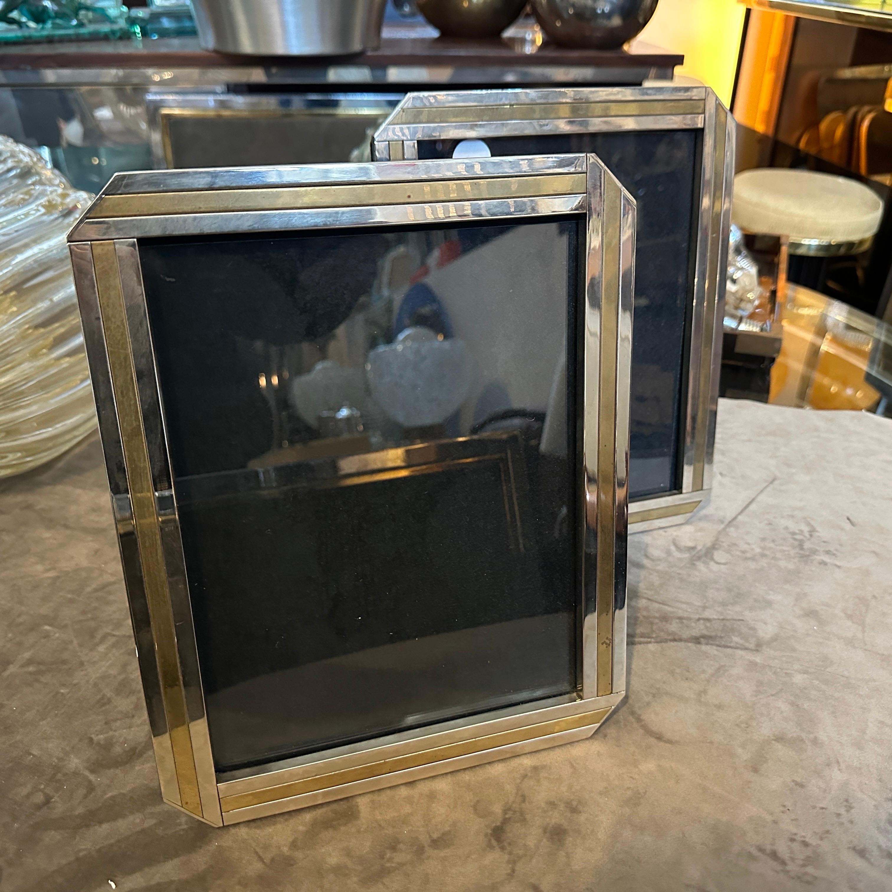 Chic Pair of 1970s Willy Rizzo Style Mid-Century Modern Silver-Plated Picture Frames
Capture your cherished memories in true 1970s style with this exquisite pair of picture frames, masterfully crafted in the iconic aesthetic of Willy Rizzo. These