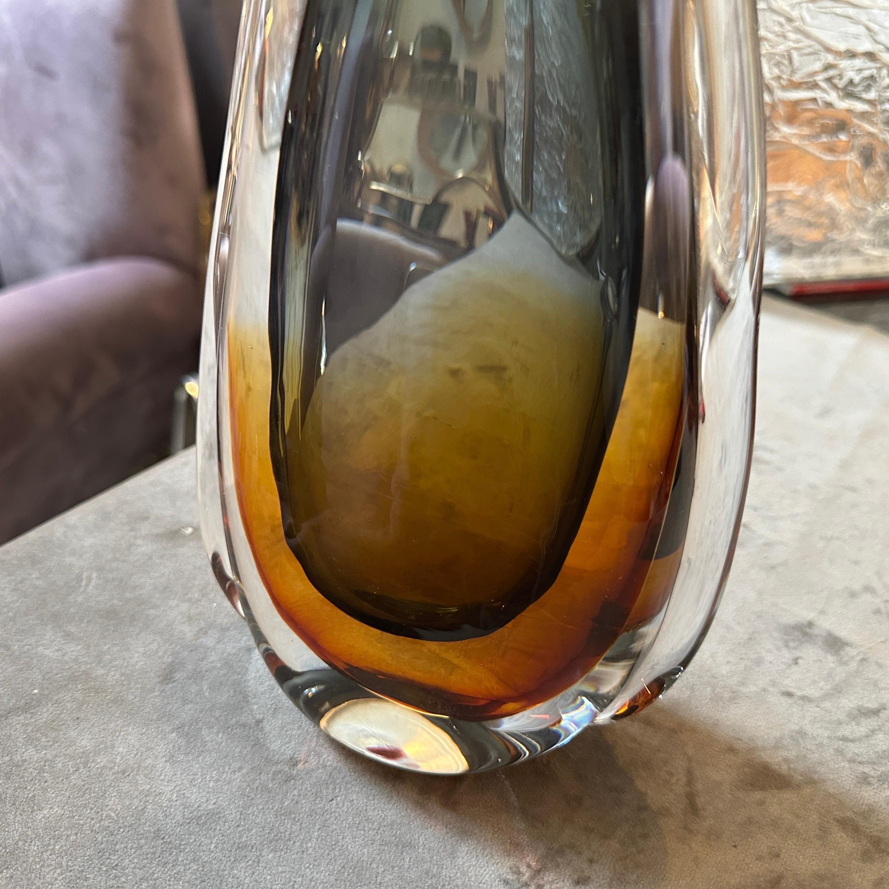 Fatto a mano Vaso moderno anni '70 in vetro di Murano Glass Sommerso verde e marrone di Seguso in vendita