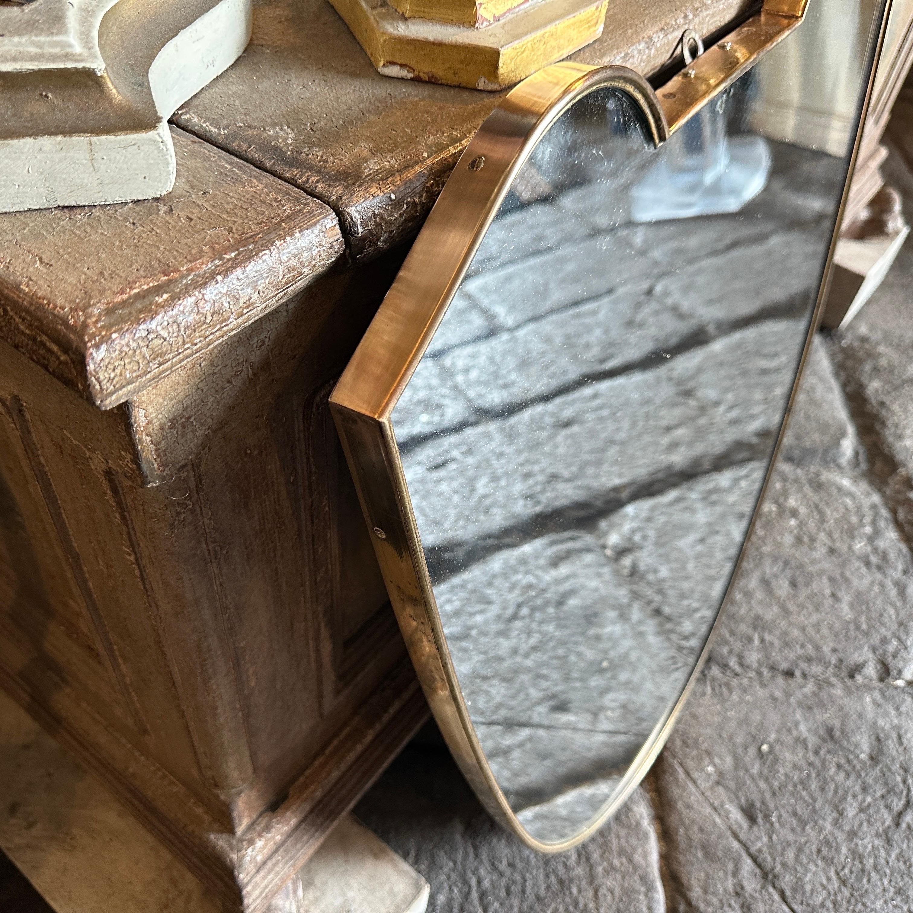 Espejo de pared italiano de latón macizo estilo Gio Ponti de mediados de siglo XX en venta 2
