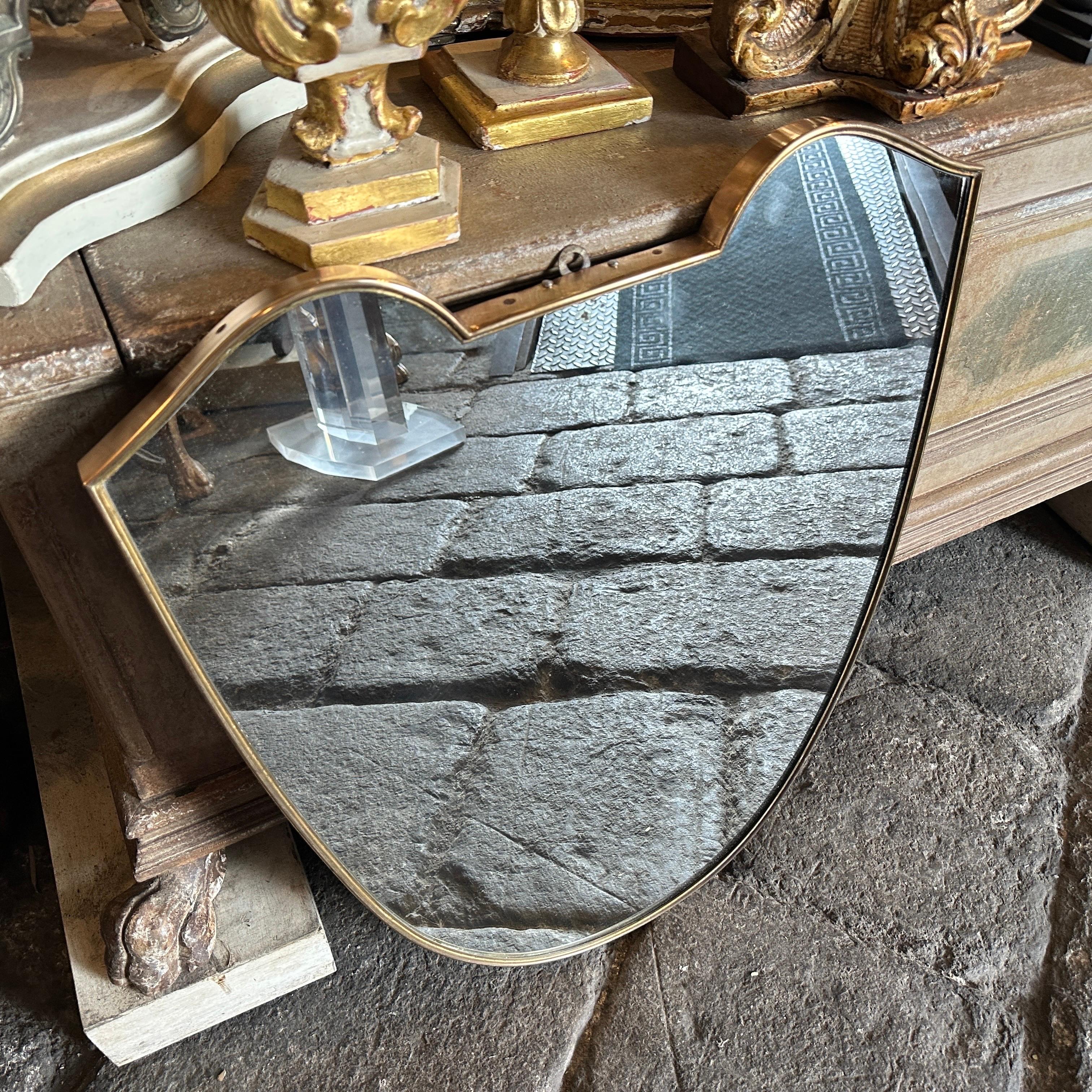 Espejo de pared italiano de latón macizo estilo Gio Ponti de mediados de siglo XX en venta 6
