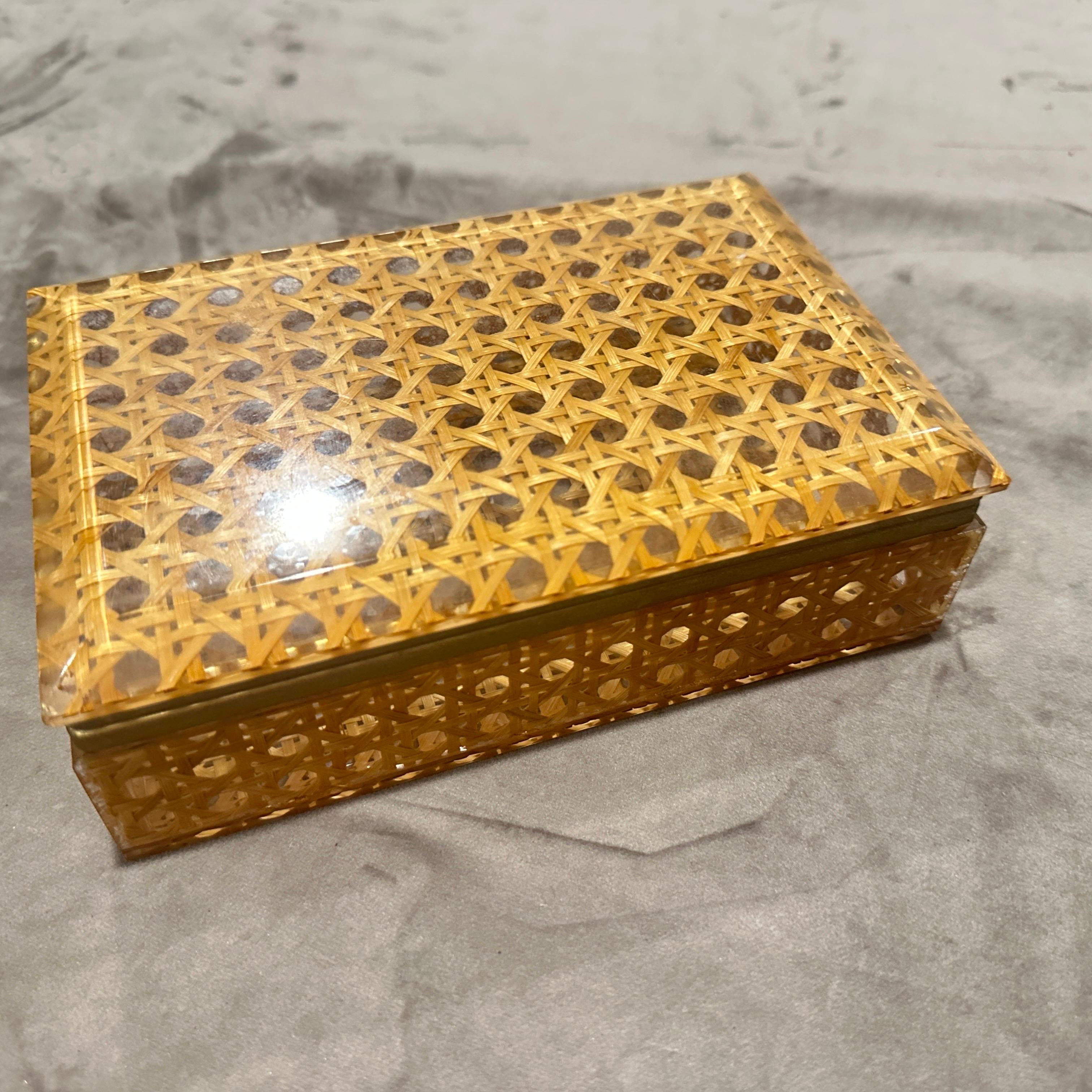 Caja rectangular de plexiglás y paja de Viena de los años 80 a la manera de Dior Home Moderno de mediados de siglo en venta
