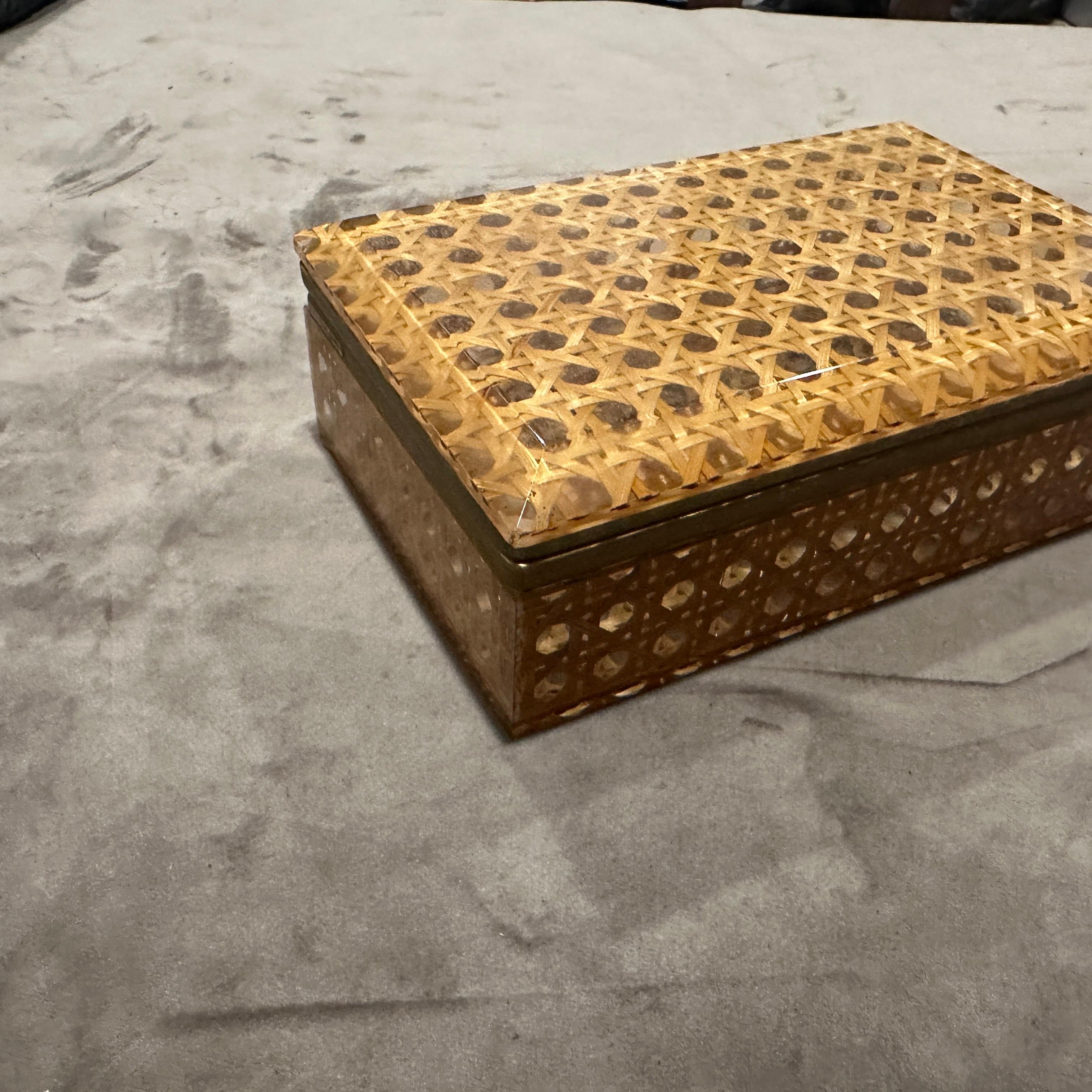 Caja rectangular de plexiglás y paja de Viena de los años 80 a la manera de Dior Home Italiano en venta