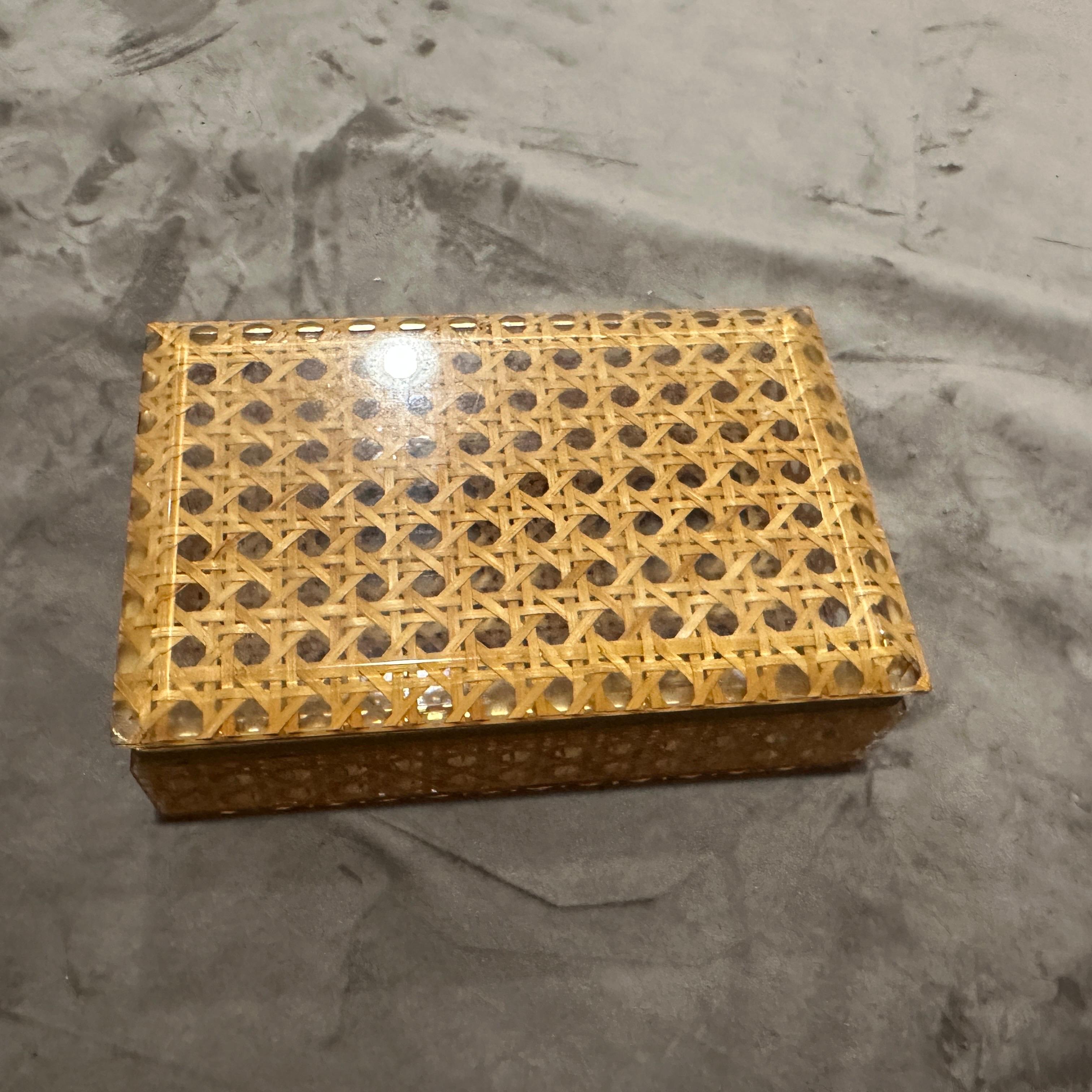 Caja rectangular de plexiglás y paja de Viena de los años 80 a la manera de Dior Home Hecho a mano en venta