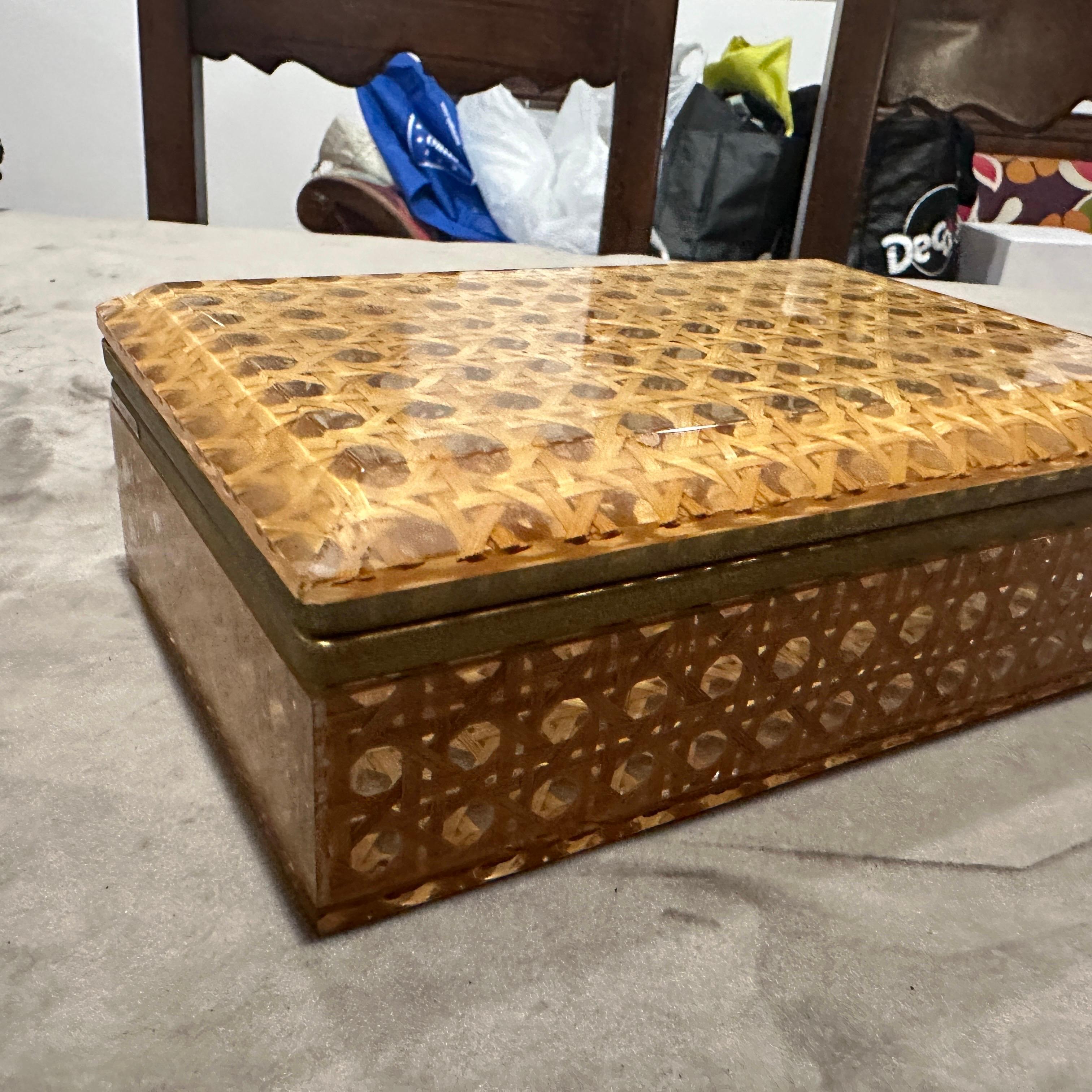 Caja rectangular de plexiglás y paja de Viena de los años 80 a la manera de Dior Home en Excelente estado para la venta en Aci Castello, IT
