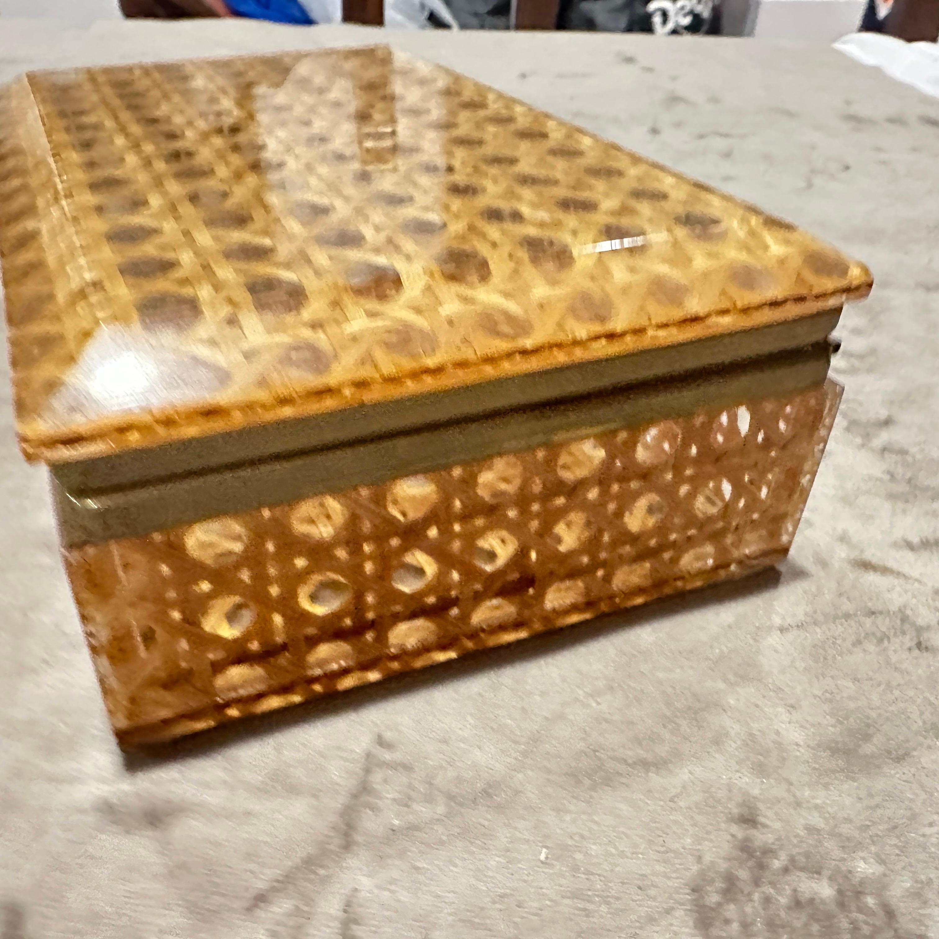 Caja rectangular de plexiglás y paja de Viena de los años 80 a la manera de Dior Home Mimbre en venta