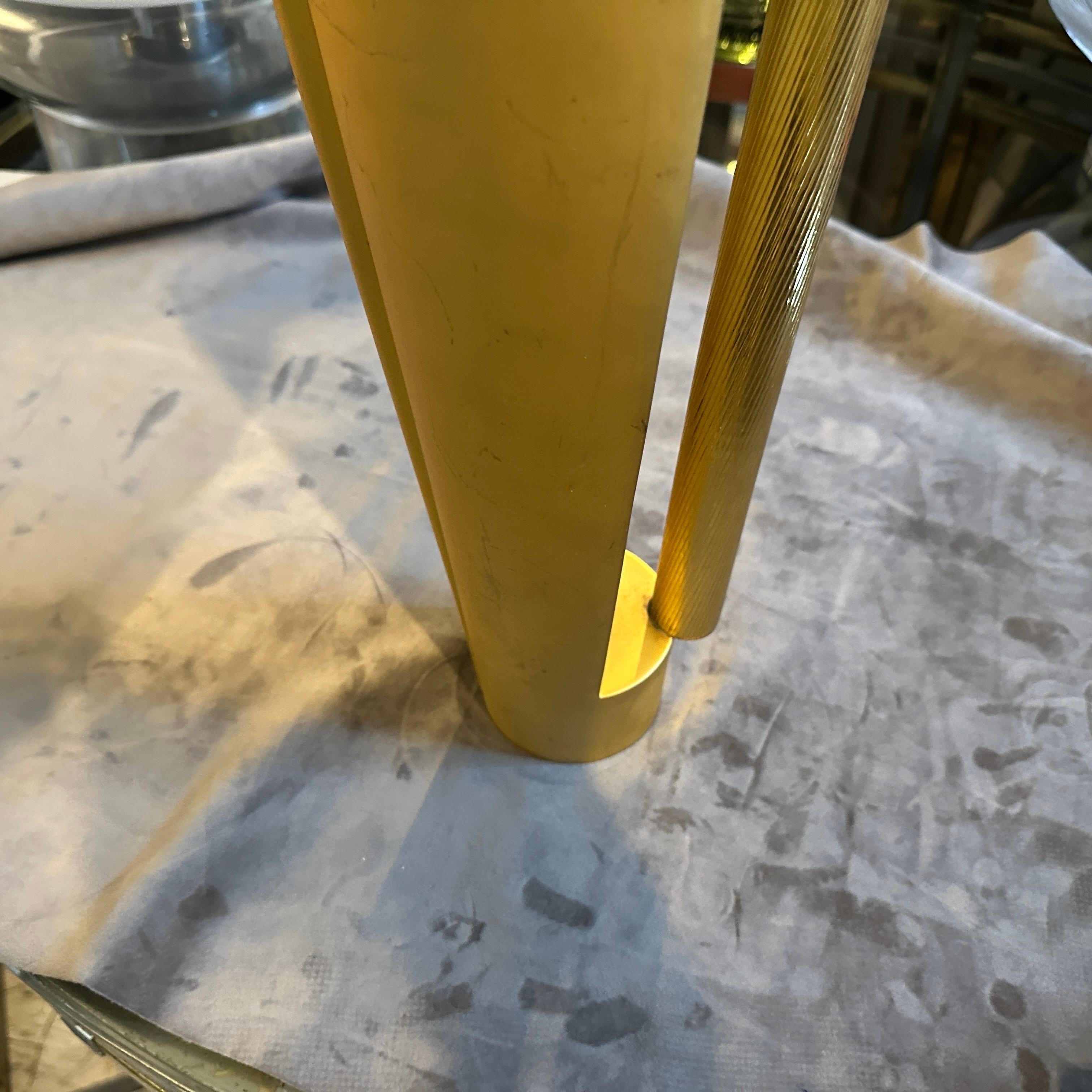 Vaso a brocca scultoreo moderno in metallo dorato di design italiano degli anni '70 in vendita 6
