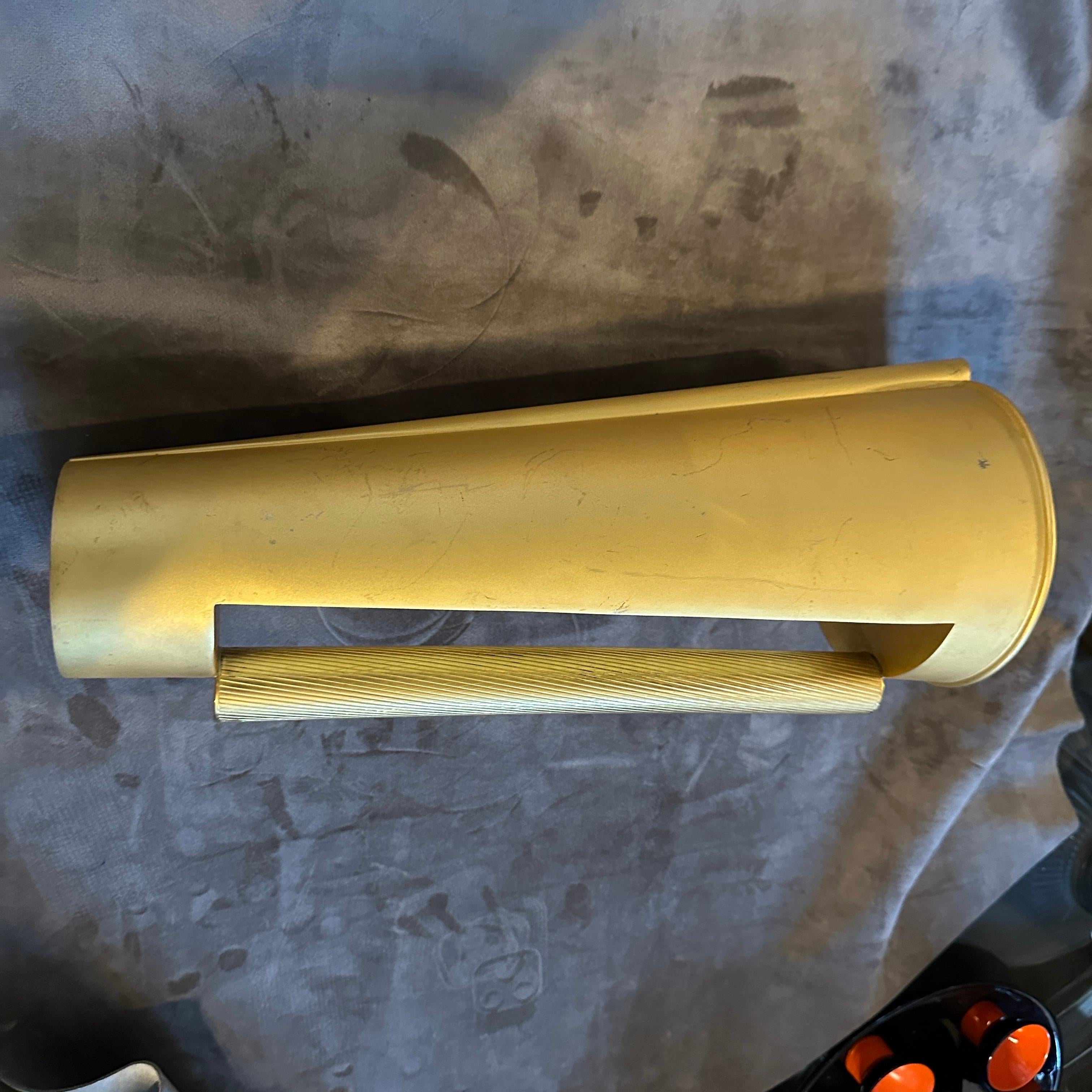 Vaso a brocca scultoreo moderno in metallo dorato di design italiano degli anni '70 in vendita 11