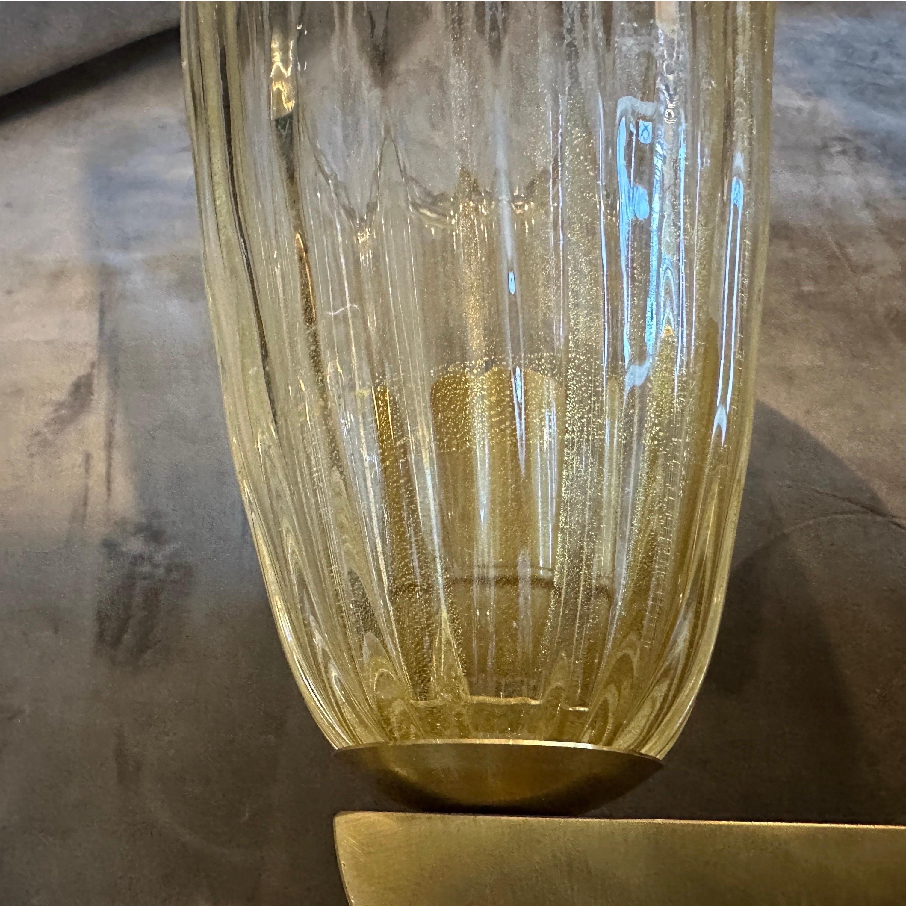 Dos apliques de pared de latón y cristal de Murano modernos de mediados de siglo de estilo Barovier de los años 90 en venta 3