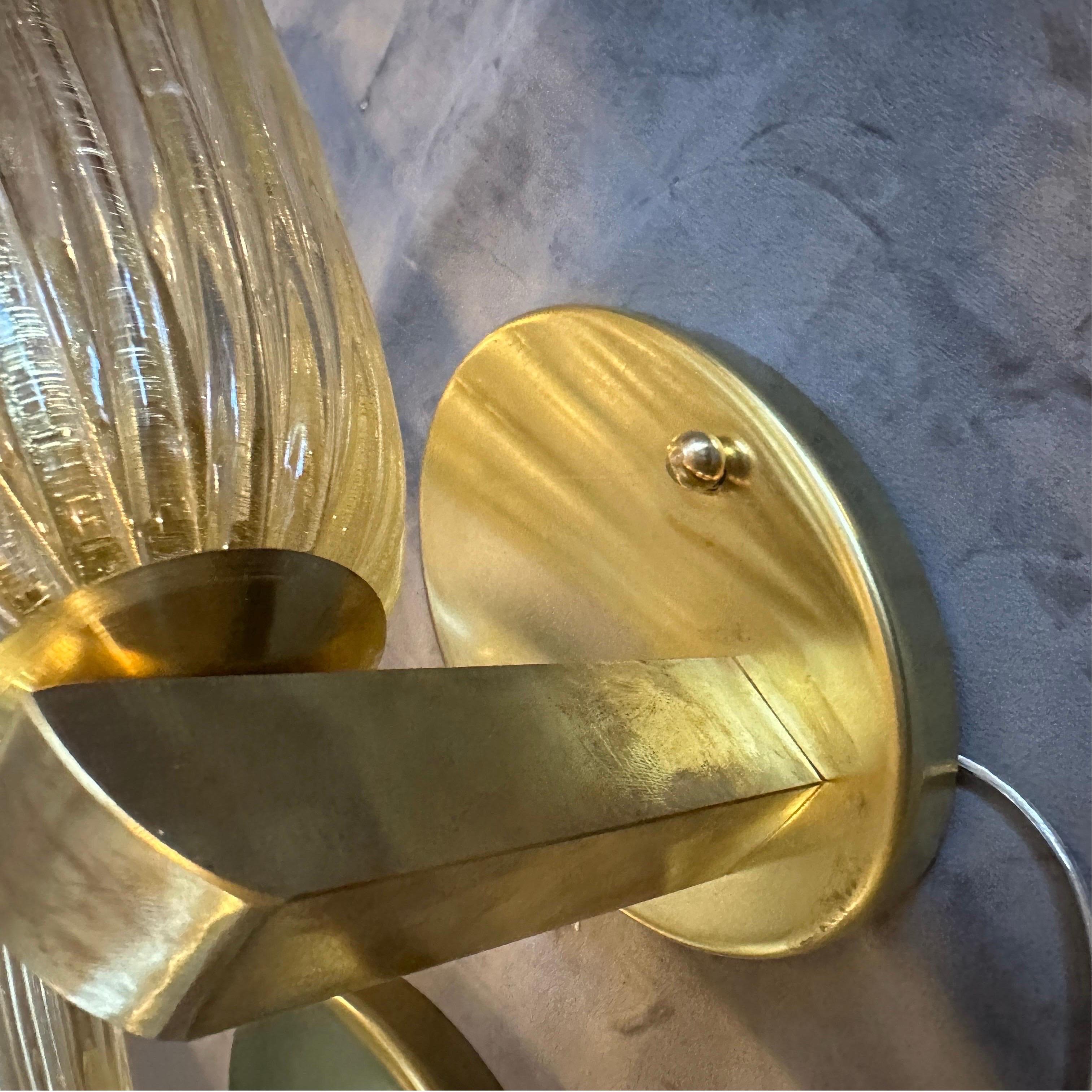 Dos apliques de pared de latón y cristal de Murano modernos de mediados de siglo de estilo Barovier de los años 90 en venta 6