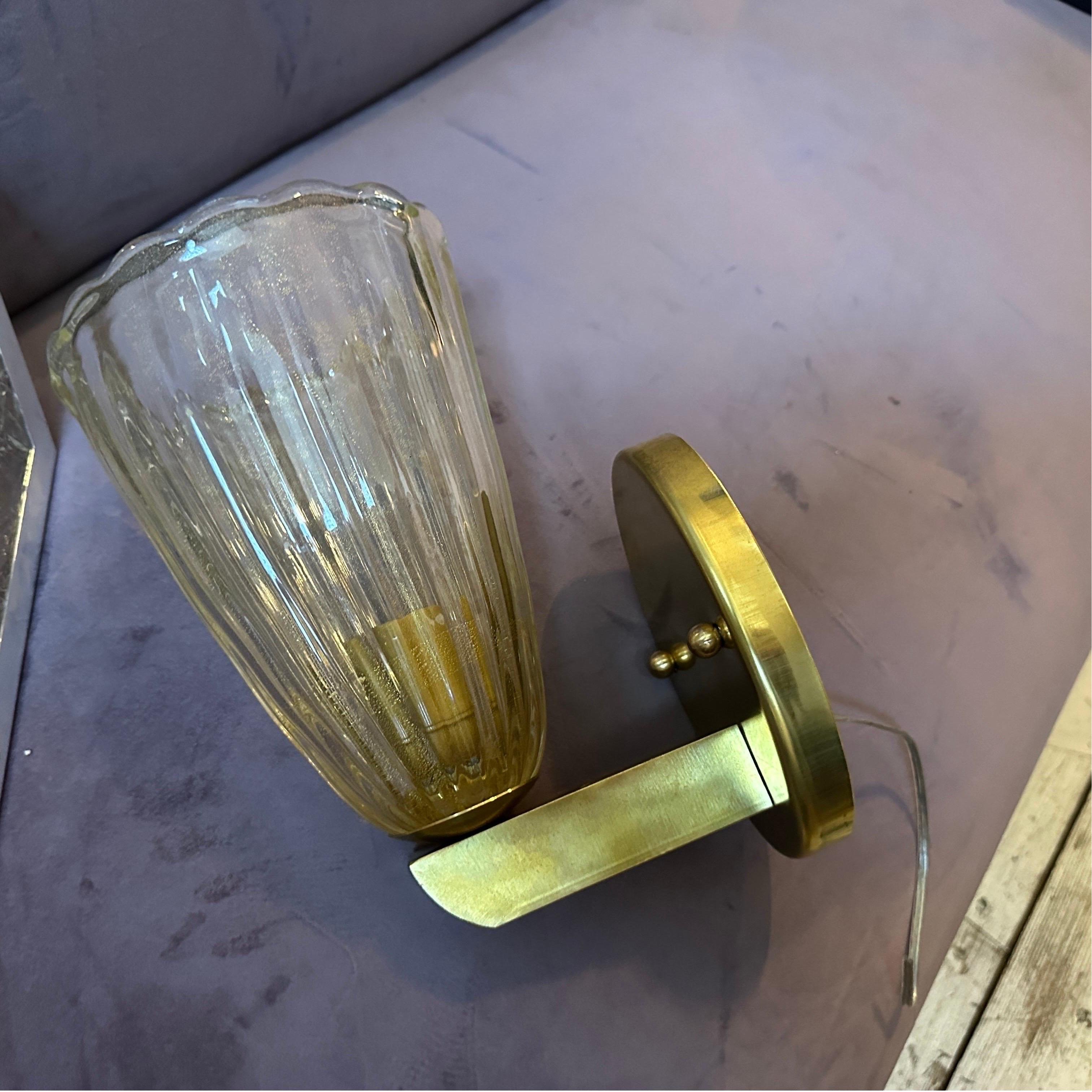 Dos apliques de pared de latón y cristal de Murano modernos de mediados de siglo de estilo Barovier de los años 90 en venta 10