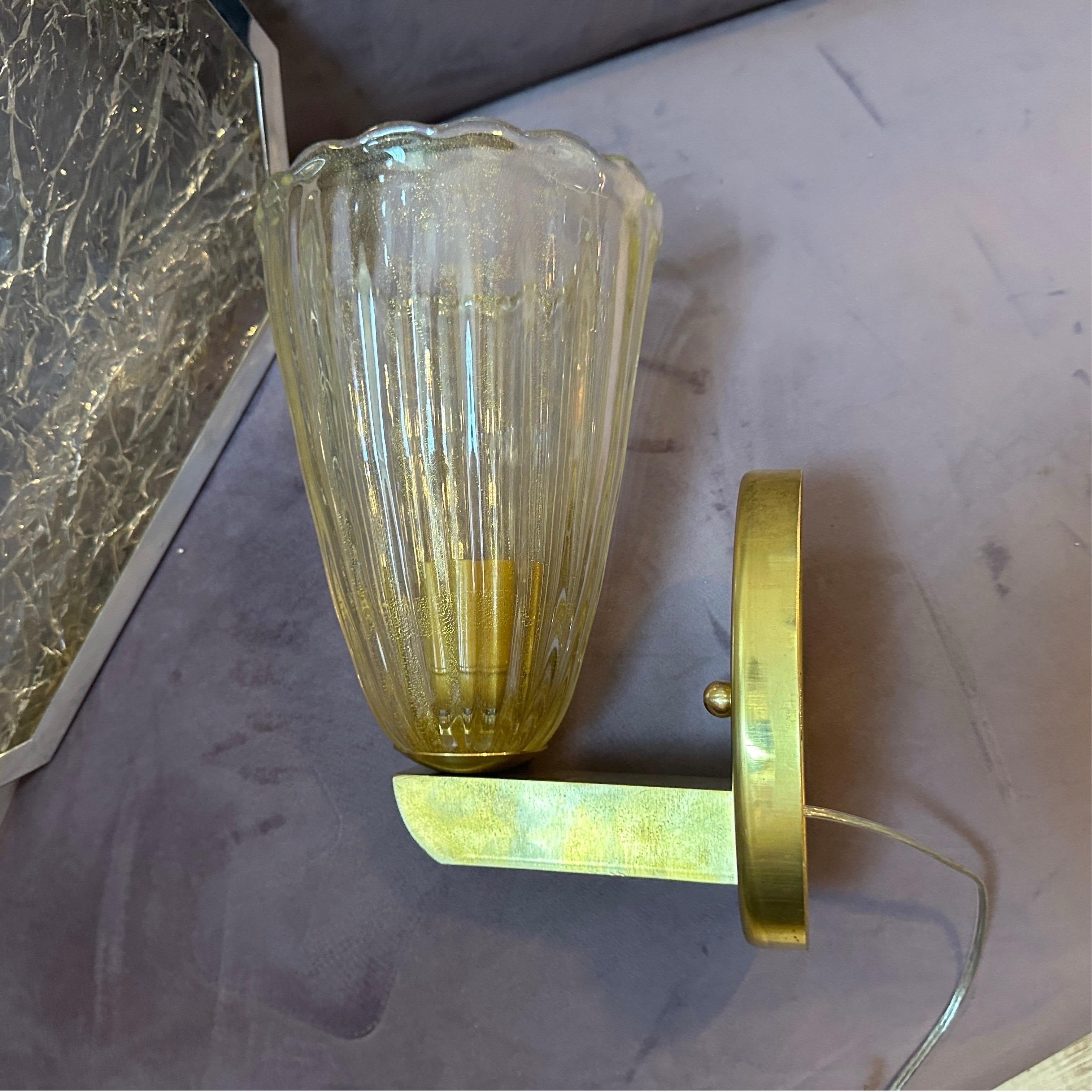 Dos apliques de pared de latón y cristal de Murano modernos de mediados de siglo de estilo Barovier de los años 90 en venta 11