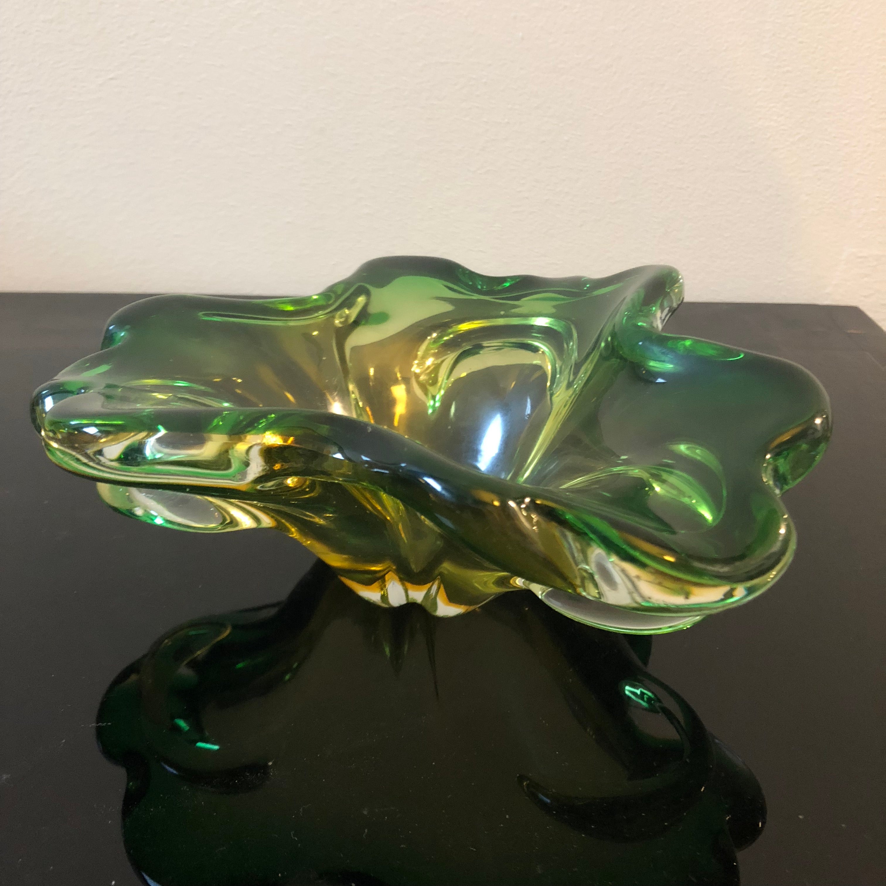 Sommerso Murano glass bowl in shades of green and yellow, it's made in Italy in the 1970s and in perfect conditions.