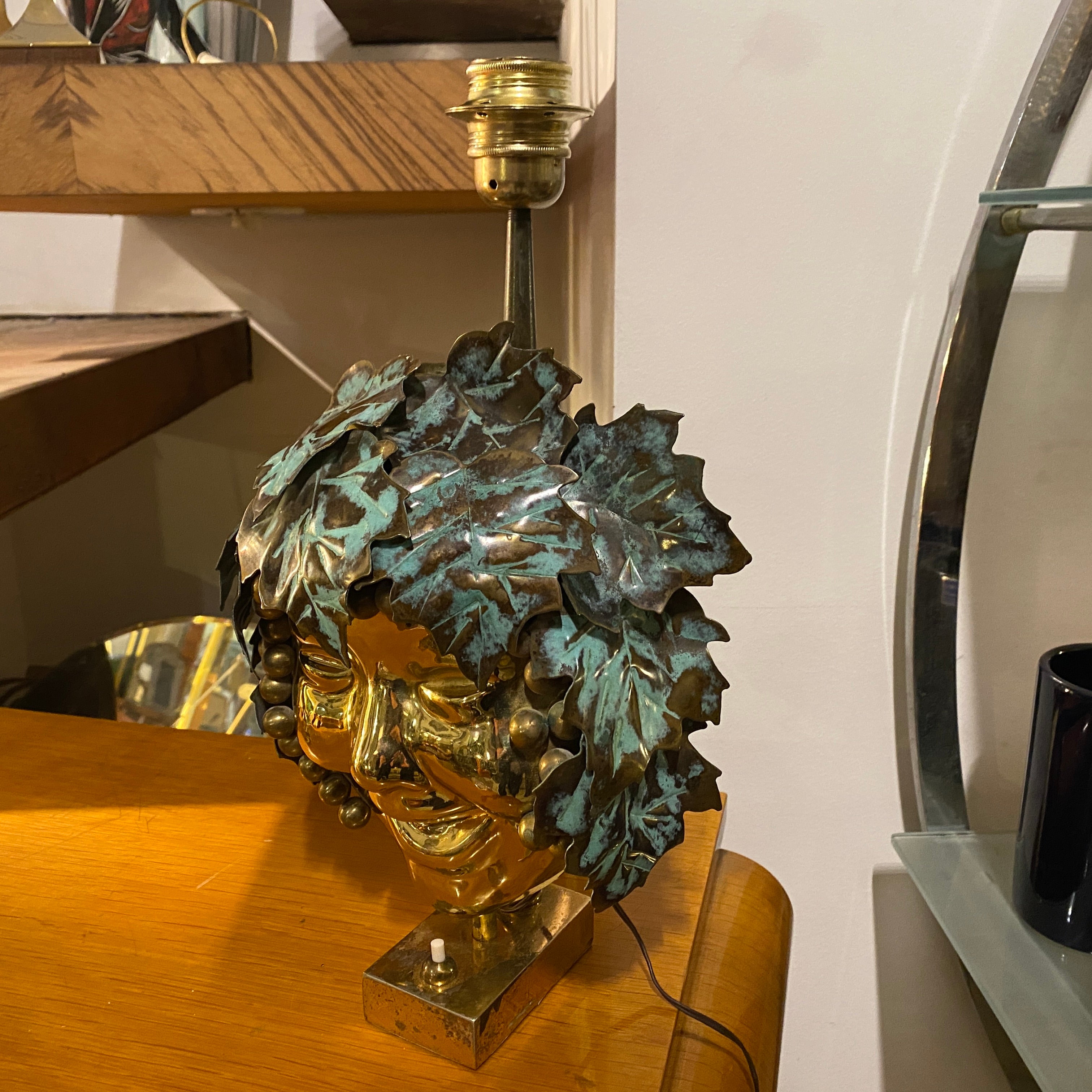 1970s, Mid-Century Modern Brass Italian Bacchus Table Lamp In Good Condition For Sale In Aci Castello, IT