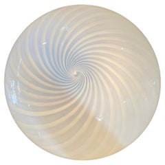 Lampada da tavolo o da parete rotonda in vetro di Murano e ottone della metà del secolo scorso