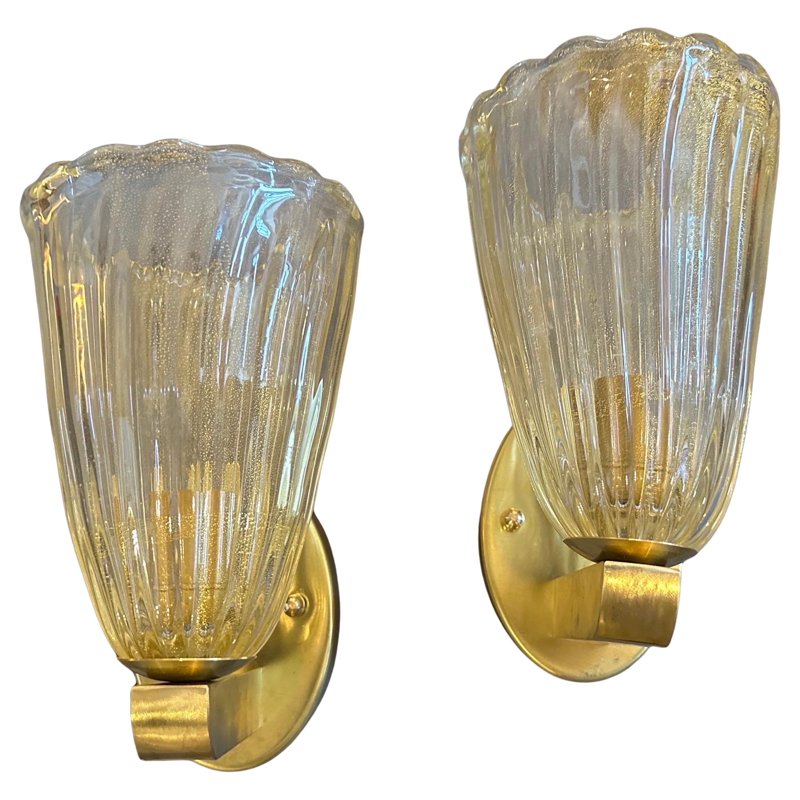 Due lampade da parete in vetro di Murano e ottone in stile Barovier anni '90 e metà del secolo scorso