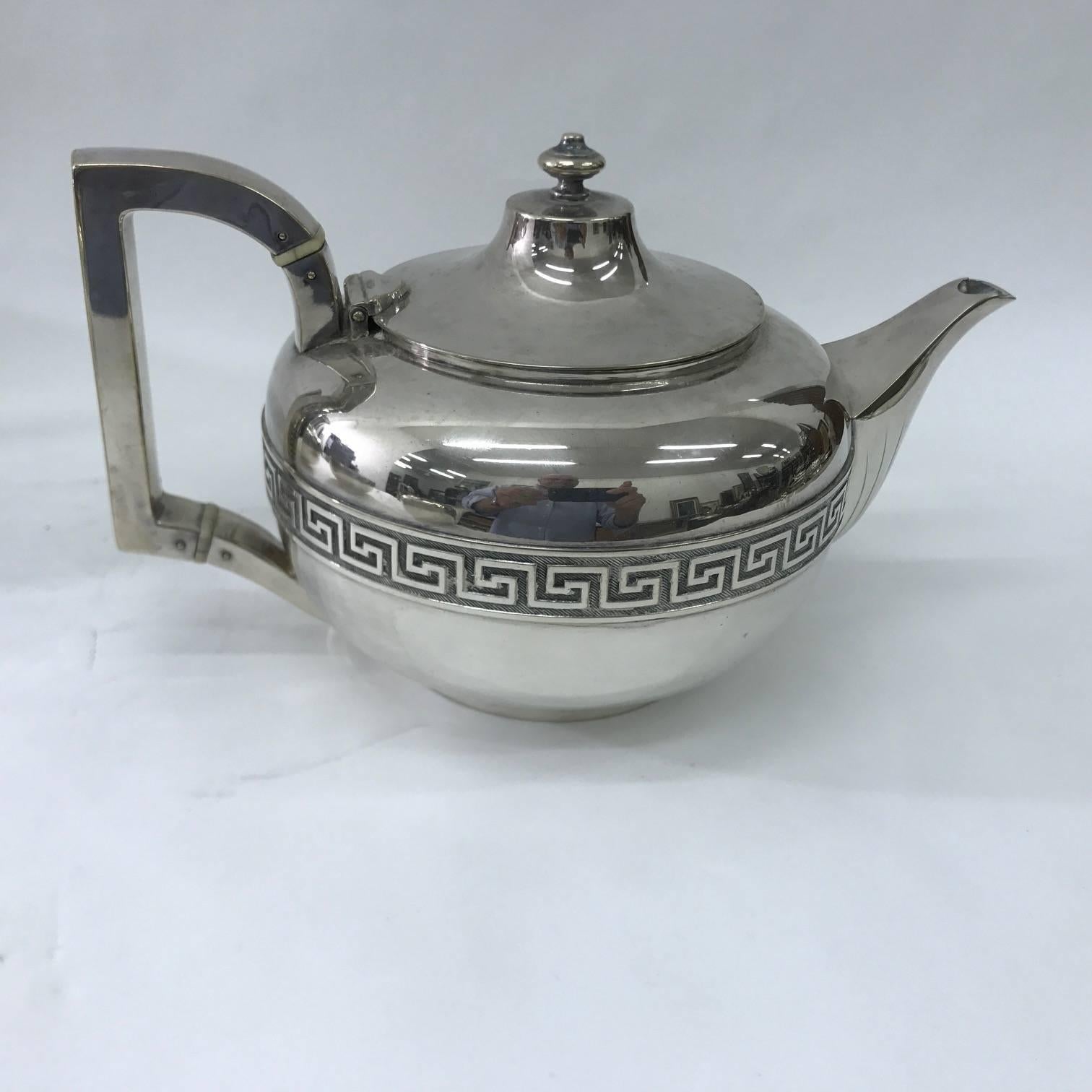Gorham New York Silver Plated Art Deco American Tea Set circa 1940 In Excellent Condition In Aci Castello, IT