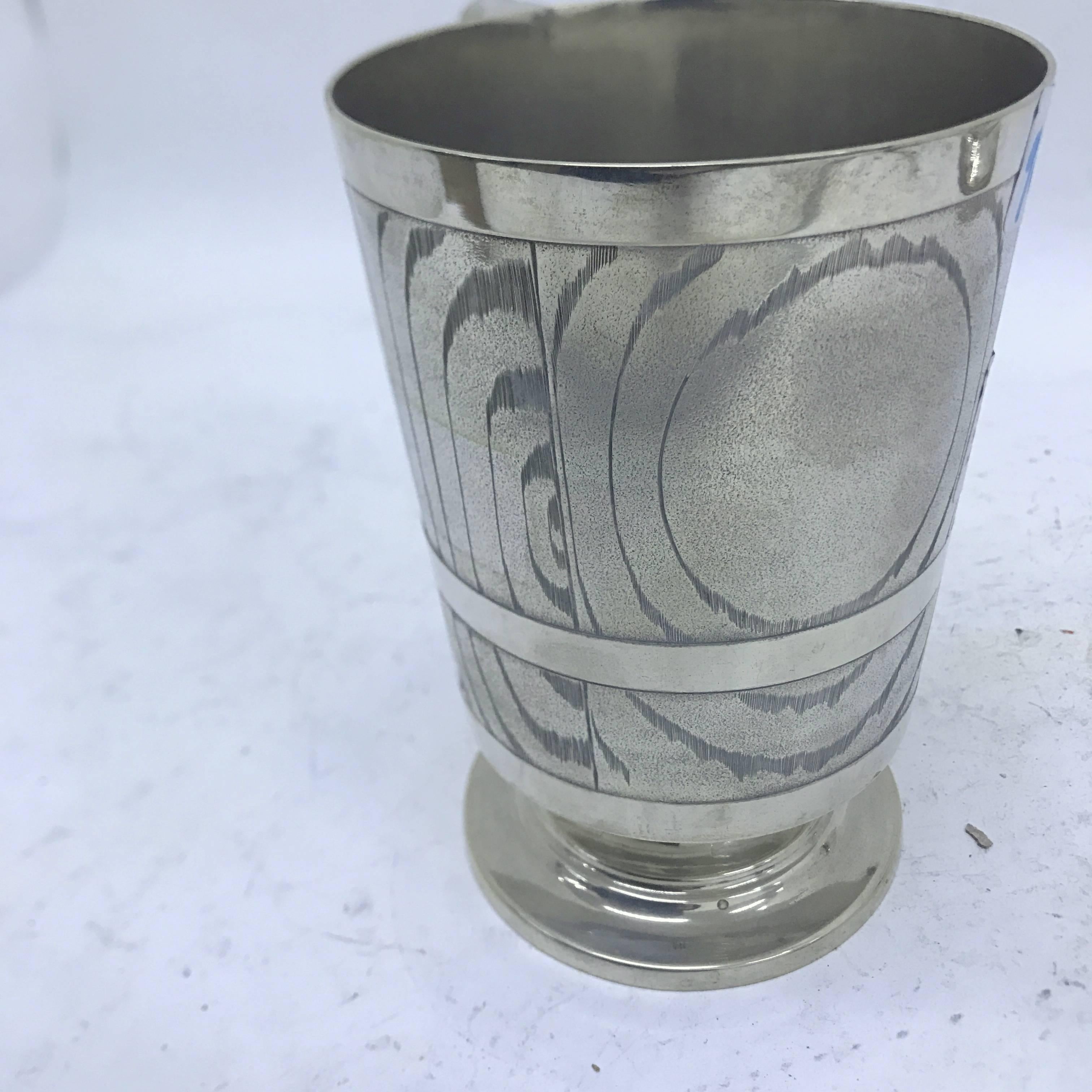 Unusual English mug, Victorian period, marked with diamond registration mark, engraved like a tree root, with un head on the handle. Amazing quality and perfect conditions.
