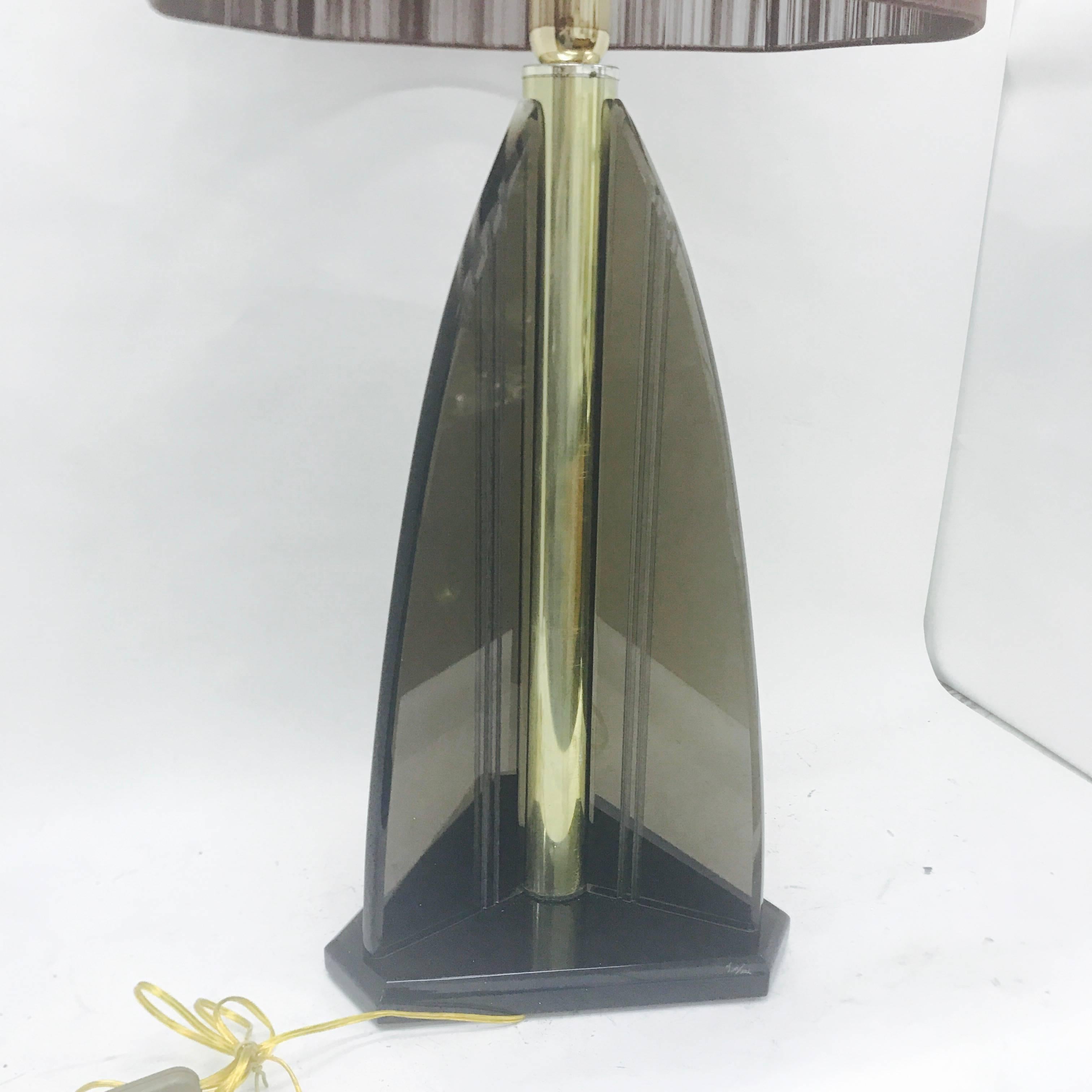 Particular brass and Lucite table lamp by Van Teal, probably made in 1980, electrical parts fully restored. The lampshade is not original and not included, for shipping cost reasons.
Without lampshade sizes, side cm 28 height cm 62.
It works with