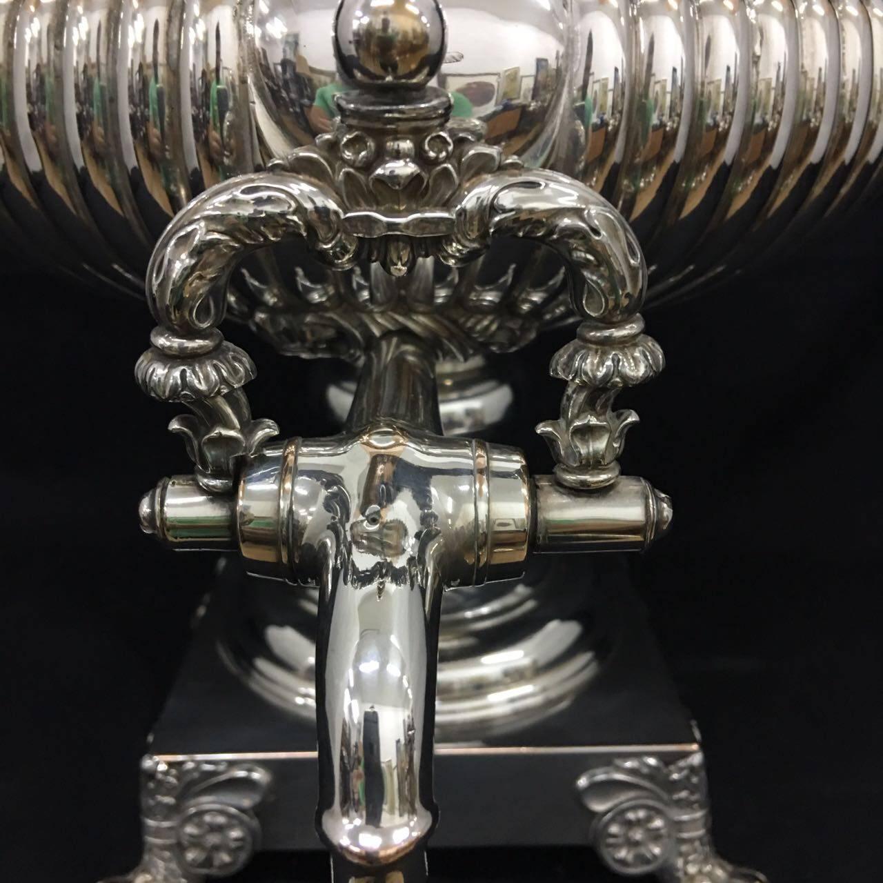 English samovar in Sheffield plate, circa 1830, complete in all parts, good conditions overall.