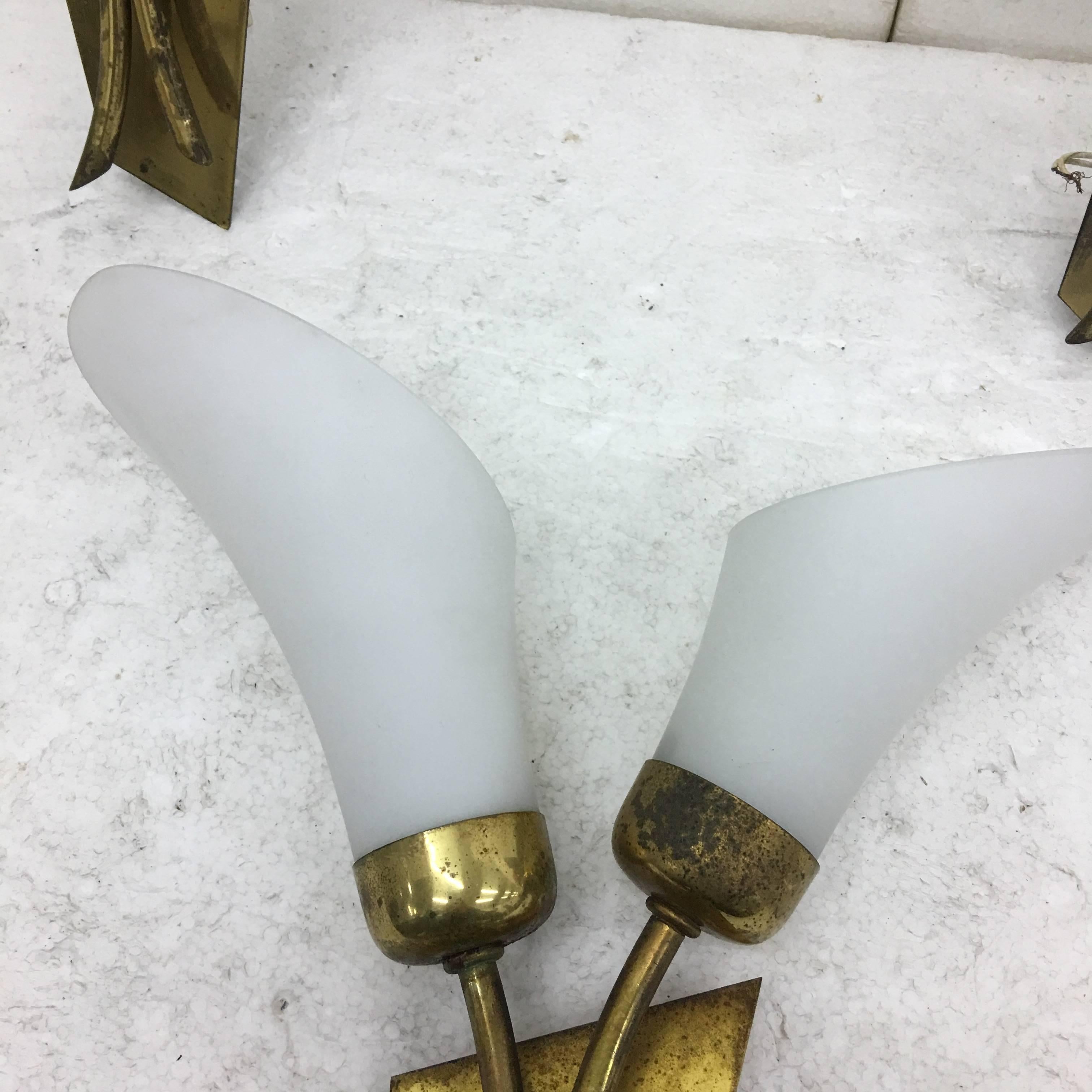 Nice set of Italian brass and white glass wall lights in original patina.
They work with both 110 and 220 Volt.