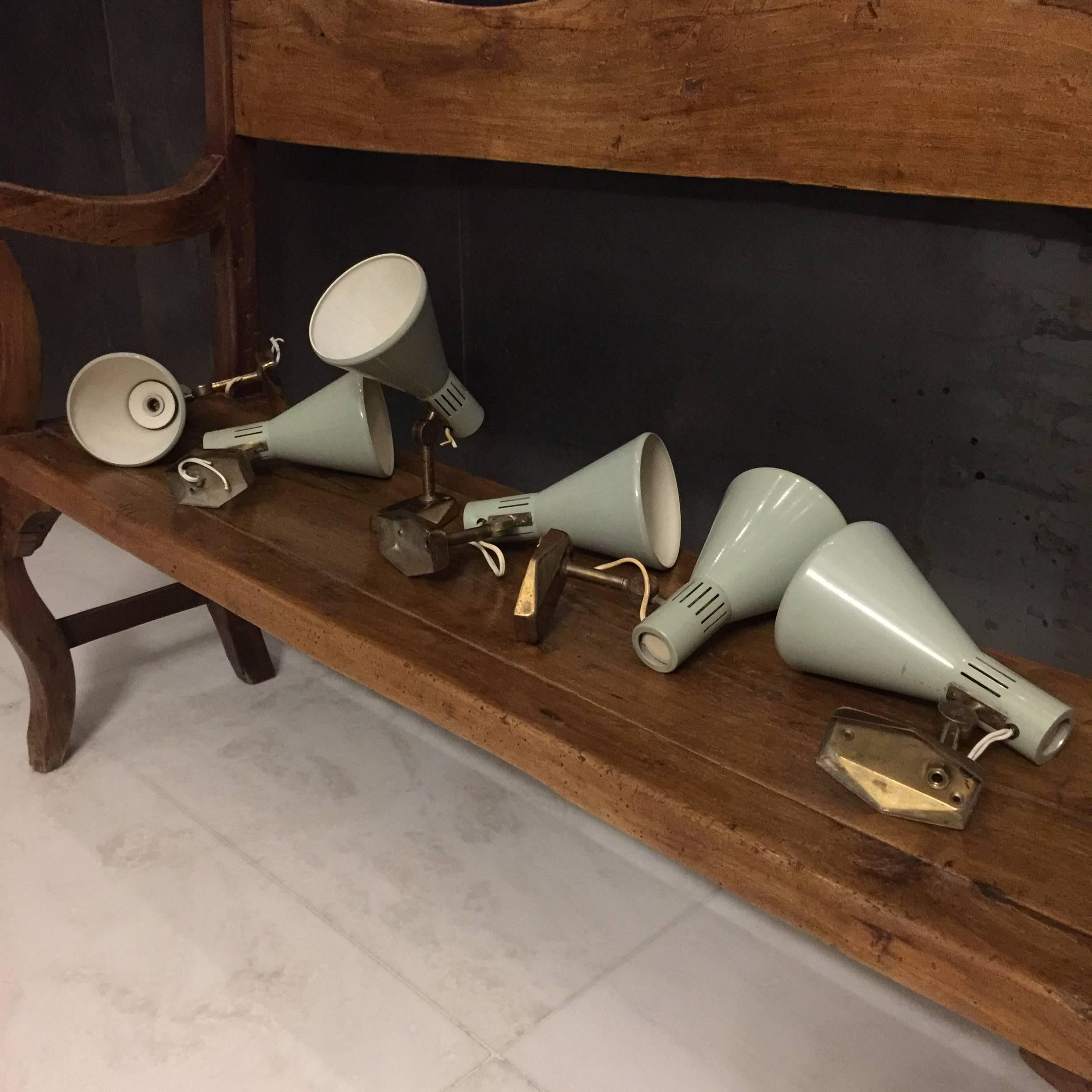 Set of six wall lights, 1950s. Brass and lacquered aluminium. Imprinted Stilnovo patent and original Stilnovo labels.
Measures: Height 19 cm, width 12 cm, depth 19 cm.
Very good vintage conditions. Brass with signs of age and use.
