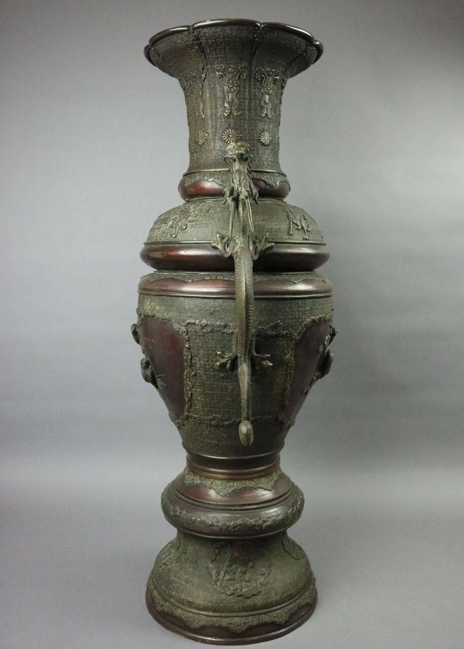 Antique Japanese Meiji Figural Bronze Floor Urn with Dragons, Birds and Floral In Good Condition In Big Flats, NY