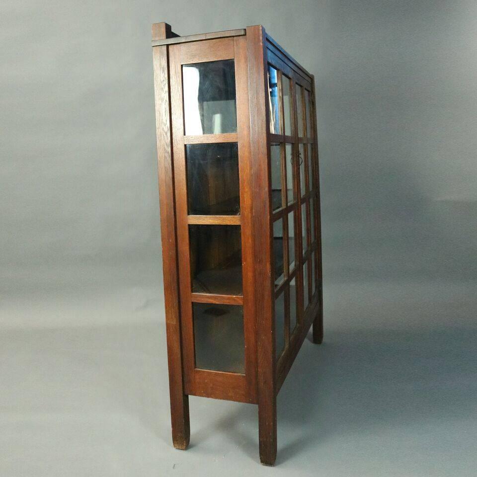 Antique Stickley Brothers Arts & Crafts Mission Oak China Cabinet, circa 1910 In Good Condition In Big Flats, NY