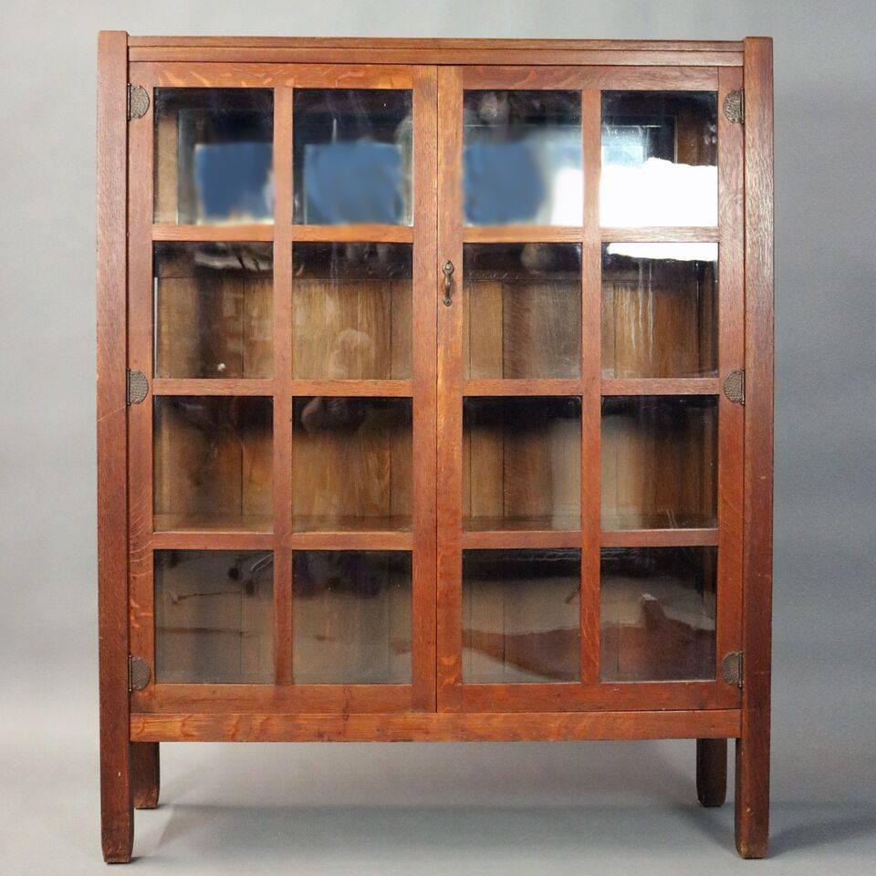 American Antique Stickley Brothers Arts & Crafts Mission Oak China Cabinet, circa 1910