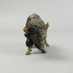 Sculpture de bison en bronze peint à froid autrichien de l'école Franz Bergmann:: vers 1890