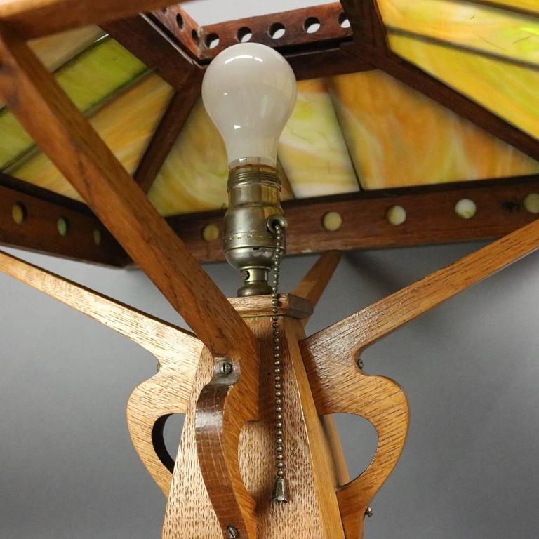 Importante Lampe en Bois Découpé, USA, Arts & Crafts / Prairie School, Circa 1900–1920