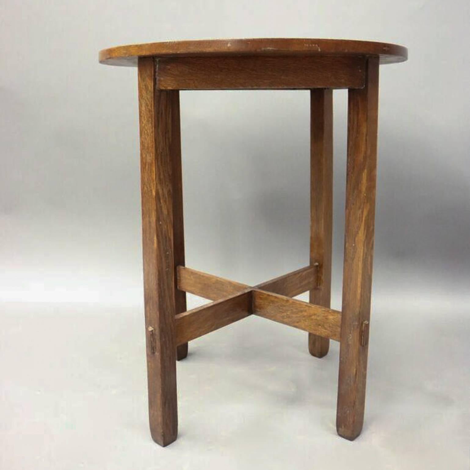 Antique Stickley Bros. Arts & Crafts Mission oak plant stand features the traditional simple and functional design with a round top above four legs connected by mortise and tenon cross stretchers, circa 1910

Measures: 29.5
