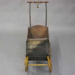 Antico slittino a spinta per bambini con finitura originale e dettagli dipinti a mano