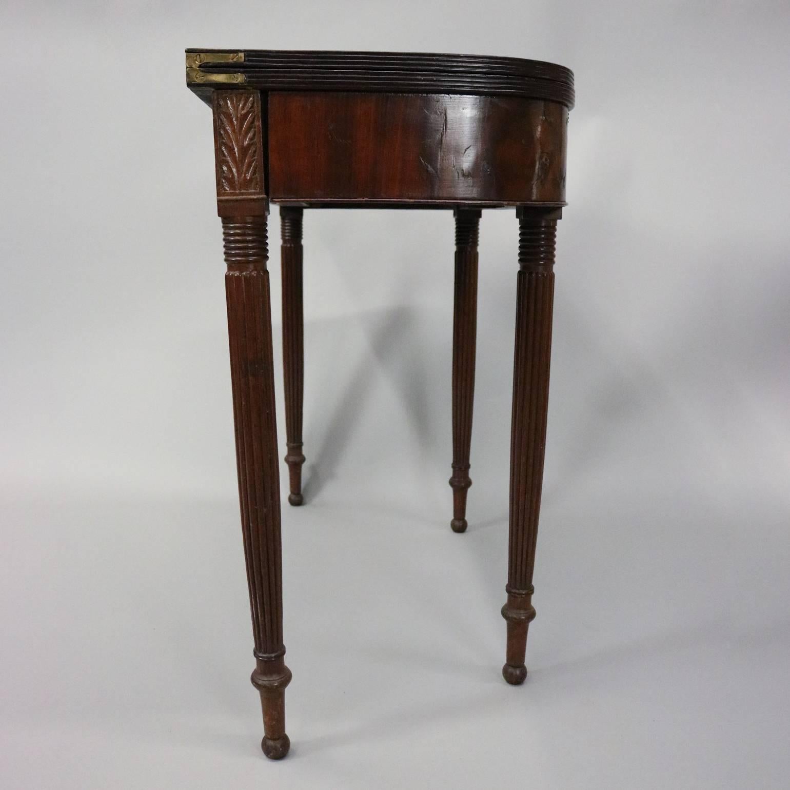 Antiker Sheraton Spieltisch aus geschnitztem Mahagoni:: mit Akanthus verziert:: um 1830 (Handgeschnitzt)
