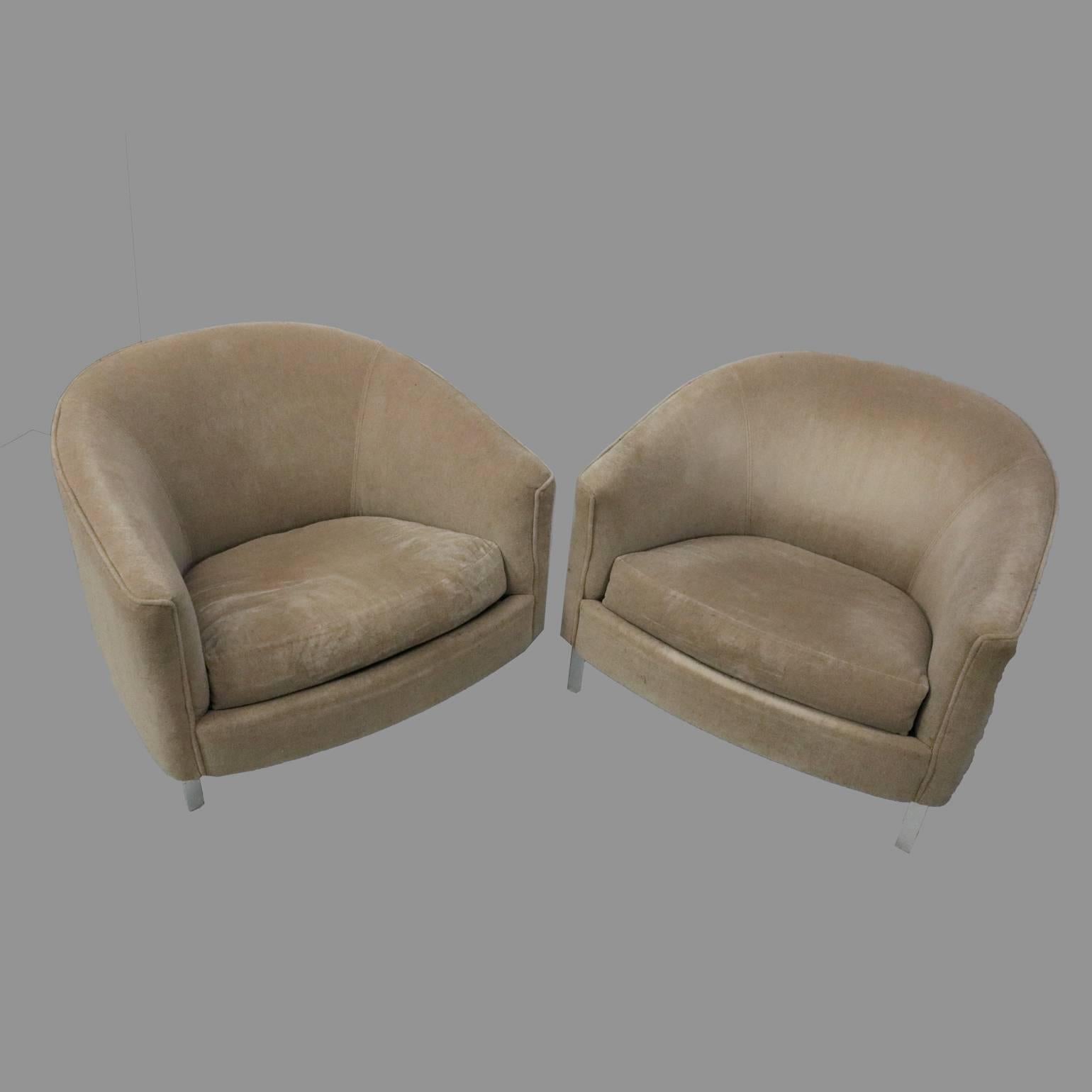 Pair of Mid-Century Modern barrel back upholstered club chairs supported on chrome legs, 20th century

Measures: 26" H x 33" W x 31" D, 15" seat height.