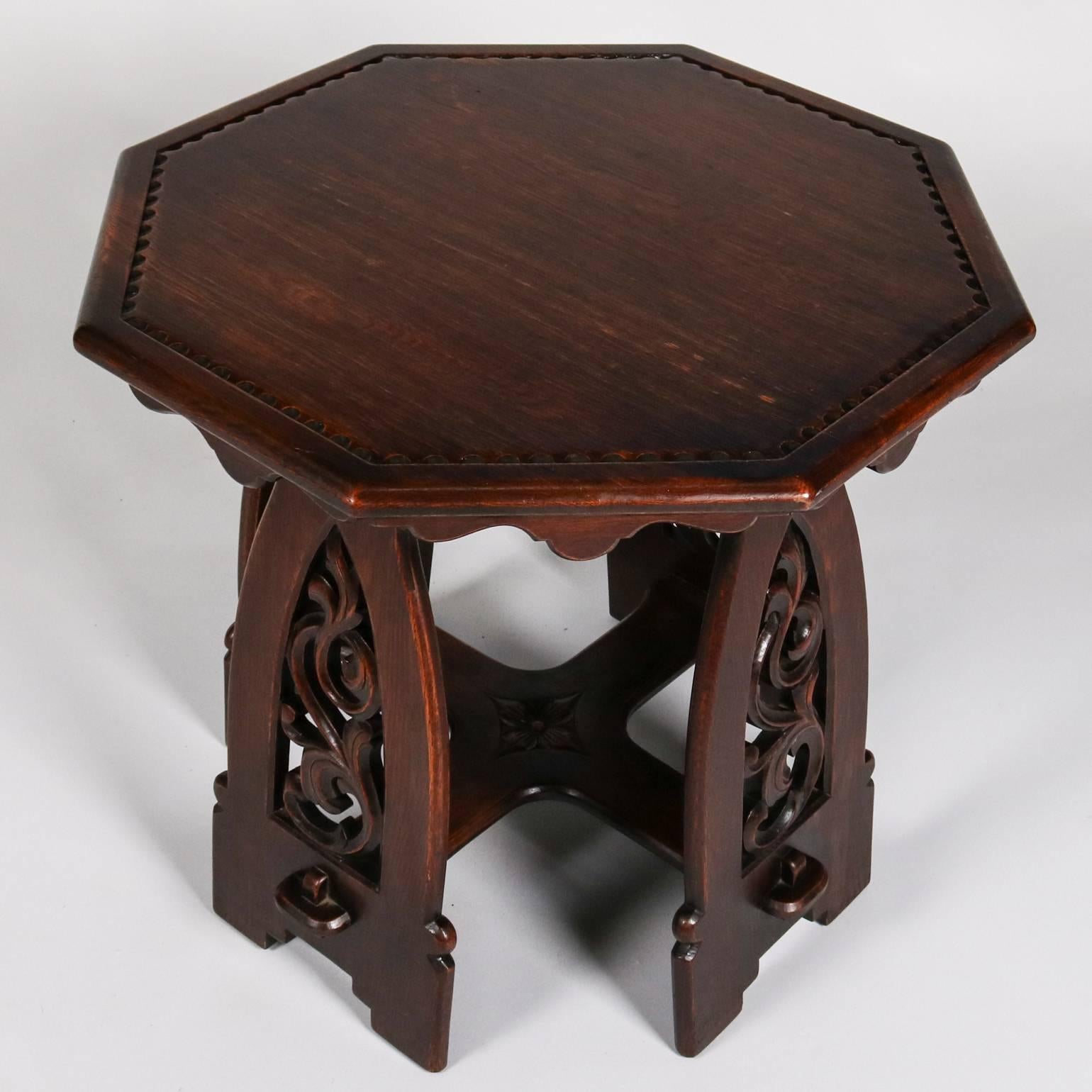 Antique Arts & Crafts movement Mission oak Rose Valley School taboret stand or table features carved pierced foliate trestle legs in Gothic arch form with morticed stretchers and octagonal carved beaded top with scalloped apron, circa