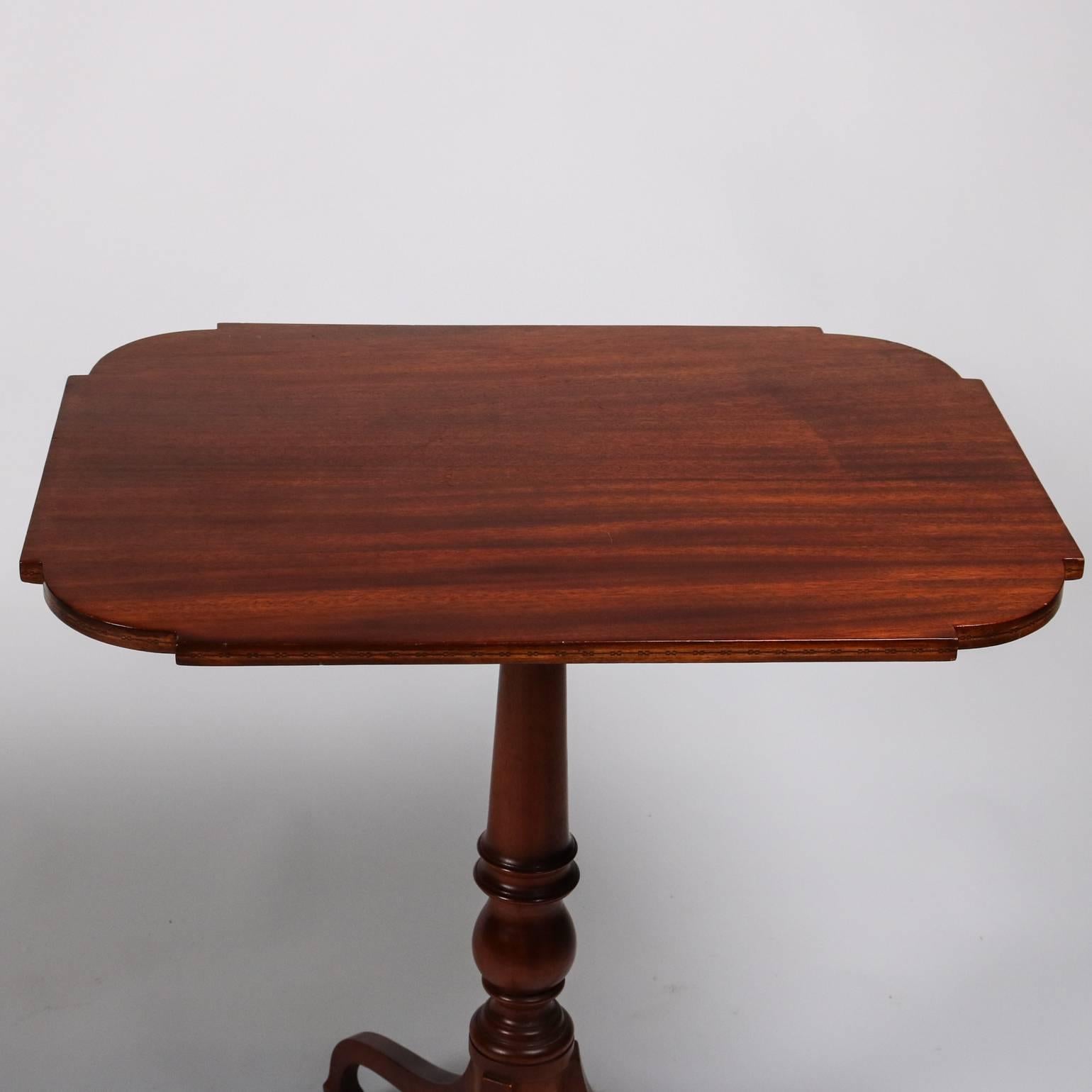 Antique Federal Style Mahogany Tilt-Top Candle/Lamp Stand, 19th Century 1