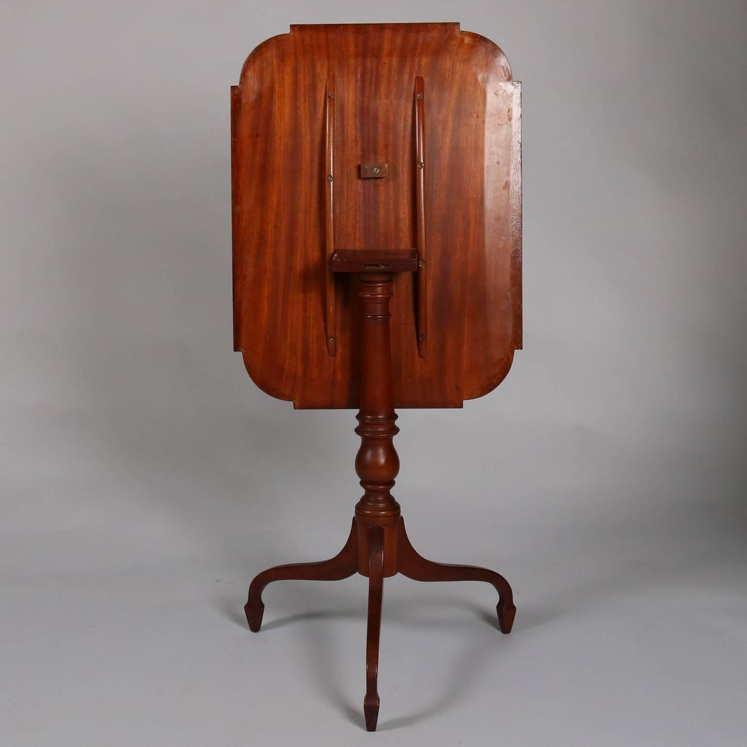 American Antique Federal Style Mahogany Tilt-Top Candle/Lamp Stand, 19th Century