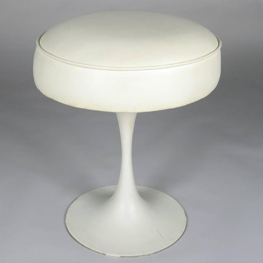 Mid-Century Modern Knoll school stool features white leather upholstered upper over painted aluminum base, 20th century.

Measures - 18"H x 15"diam.