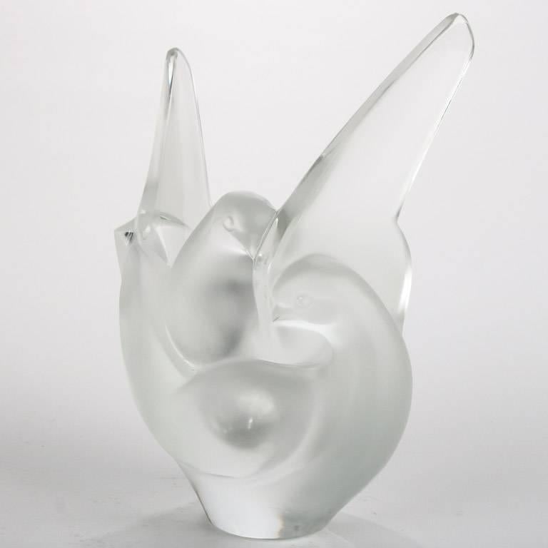 Art Nouveau Lalique France Sylvie Frosted Crystal Dove Vase, 20th Century