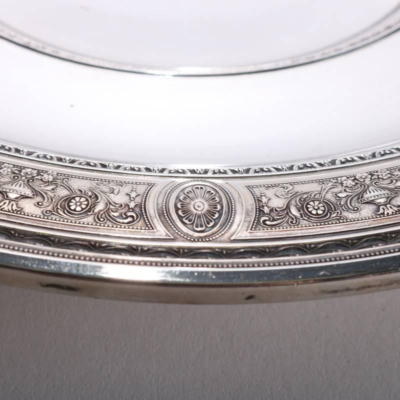 Neoclassical English Wedgwood Sterling Silver Acanthus Handled Tray, 14.11 toz In Good Condition In Big Flats, NY