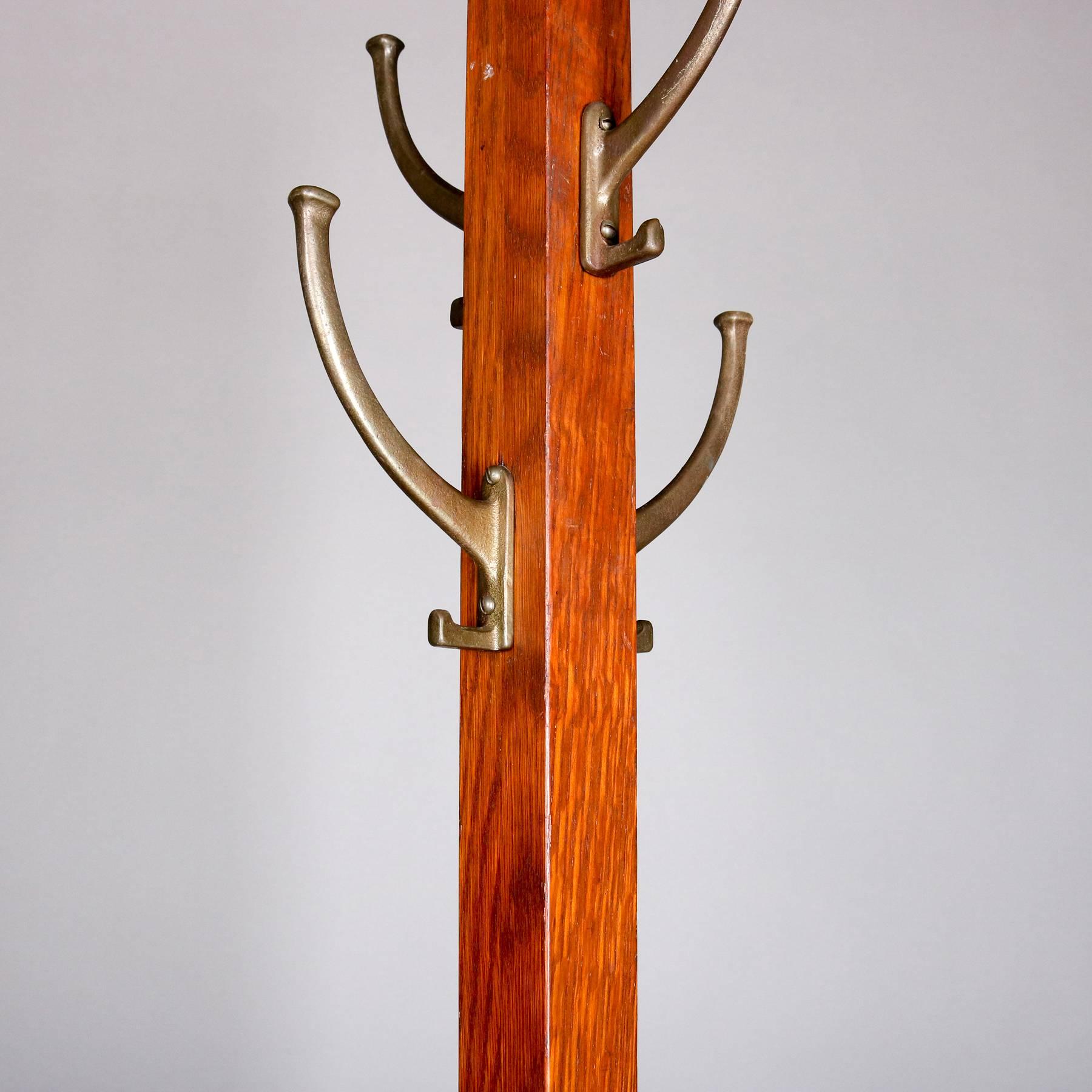 American Antique Arts & Crafts Mission Oak Hall Tree Coat Rack, Early 20th Century