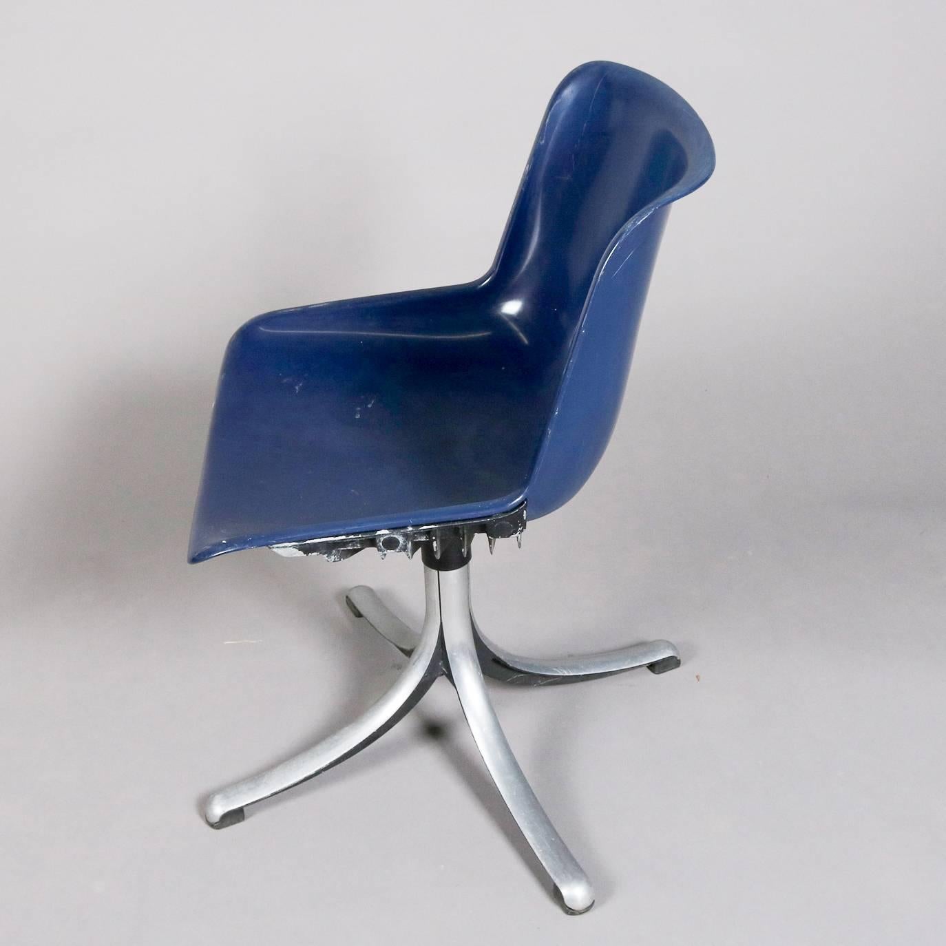 Aluminum Set of Four, Mid-Century Modern Knoll School Bucket Chairs, 20th Century